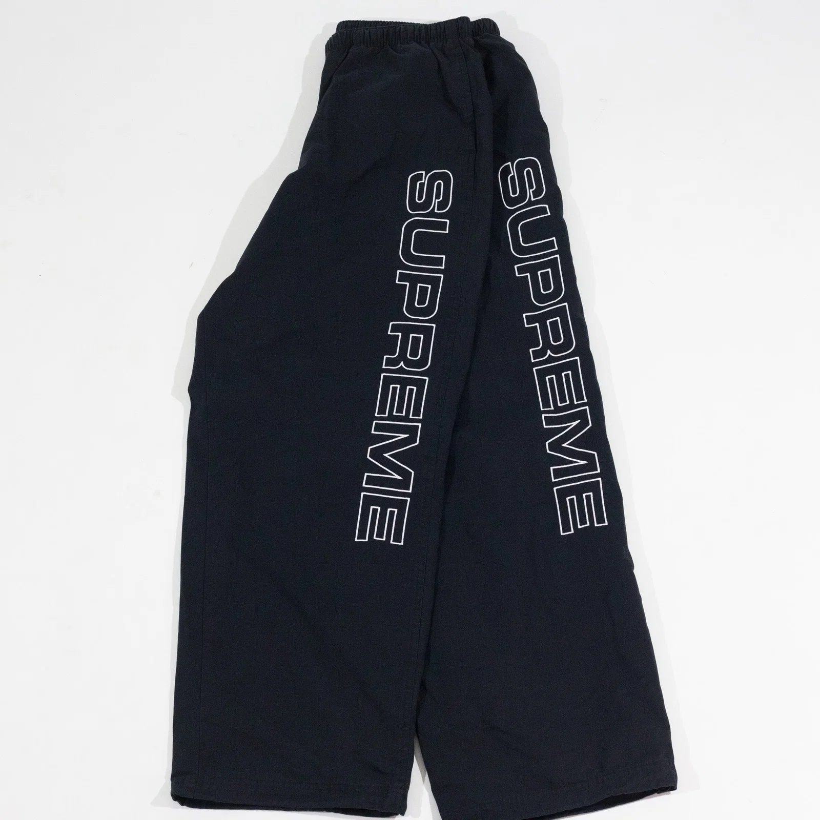 Calça Supreme Spellout Embroidered