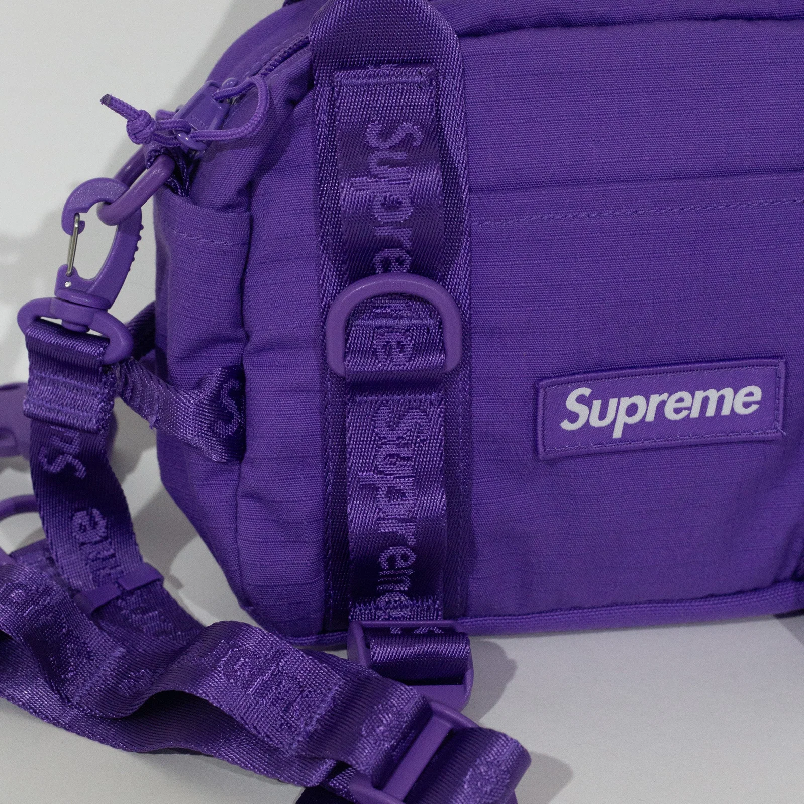 Mini Duffle Bag Supreme Cordura Roxa SS26 — foto 3