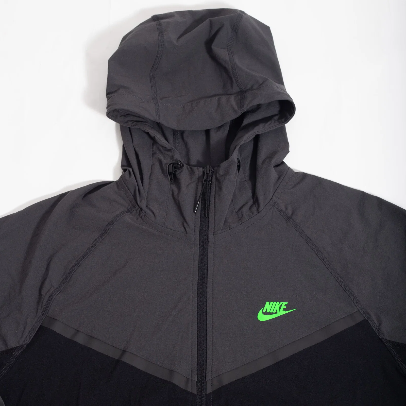 Jaqueta Nike Tech Woven Preta