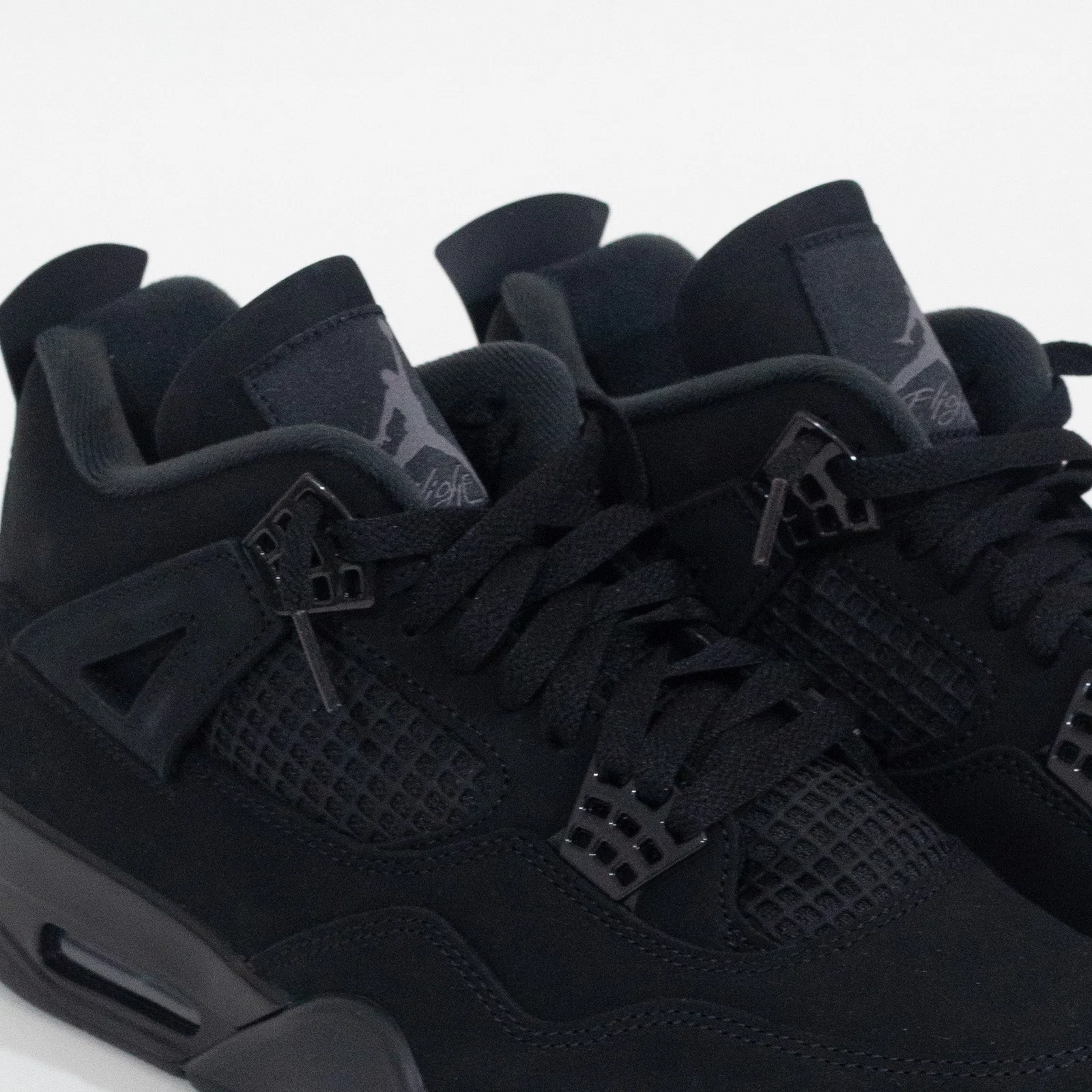 Air Jordan 4 Black Cat 2025 — foto 2