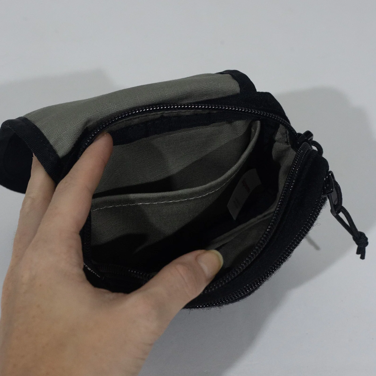 Bag Supreme Mini Pouch Velvet — foto 3