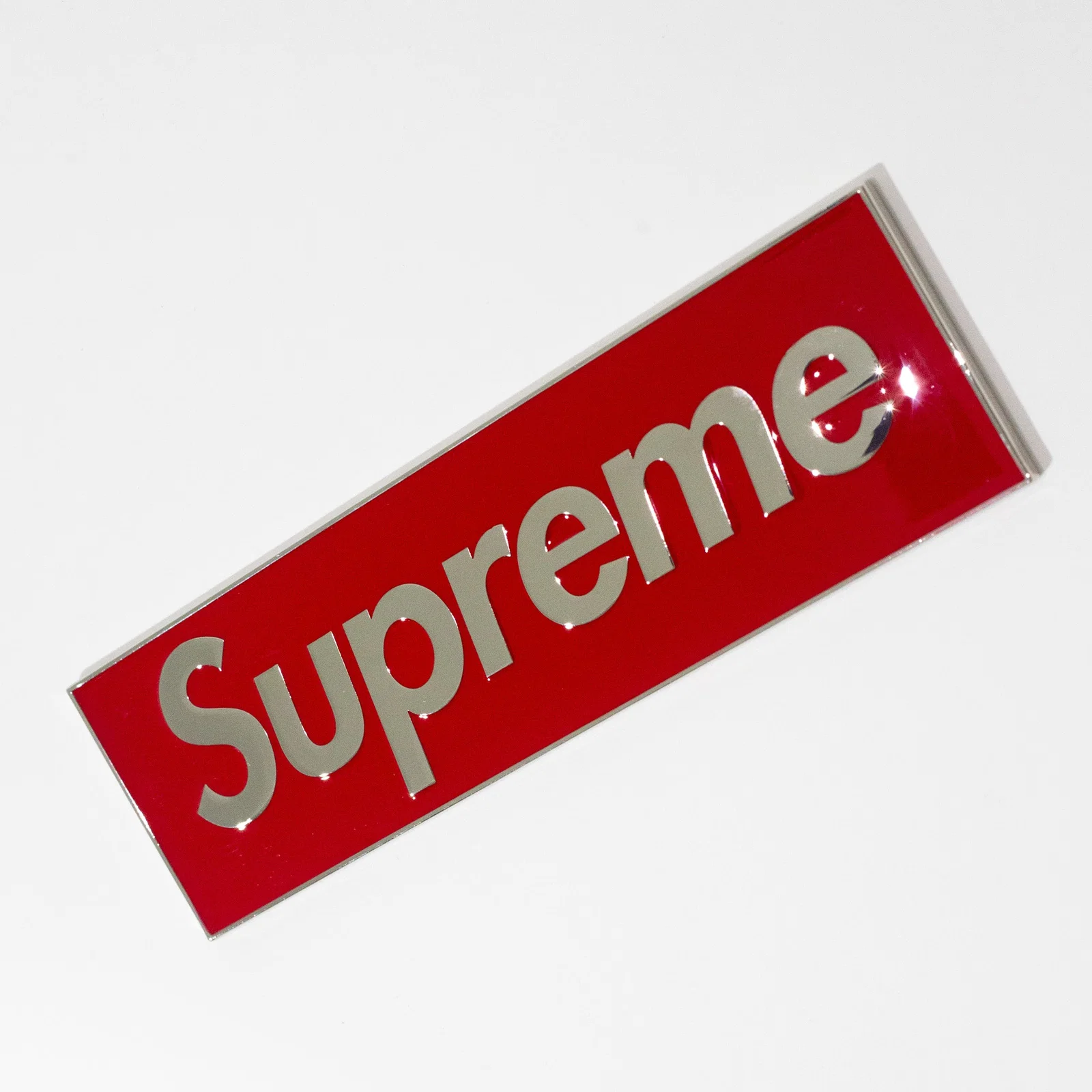 Emblema de metal cromado Supreme Box Logo Car Emblem  adesivo 3M — foto 2