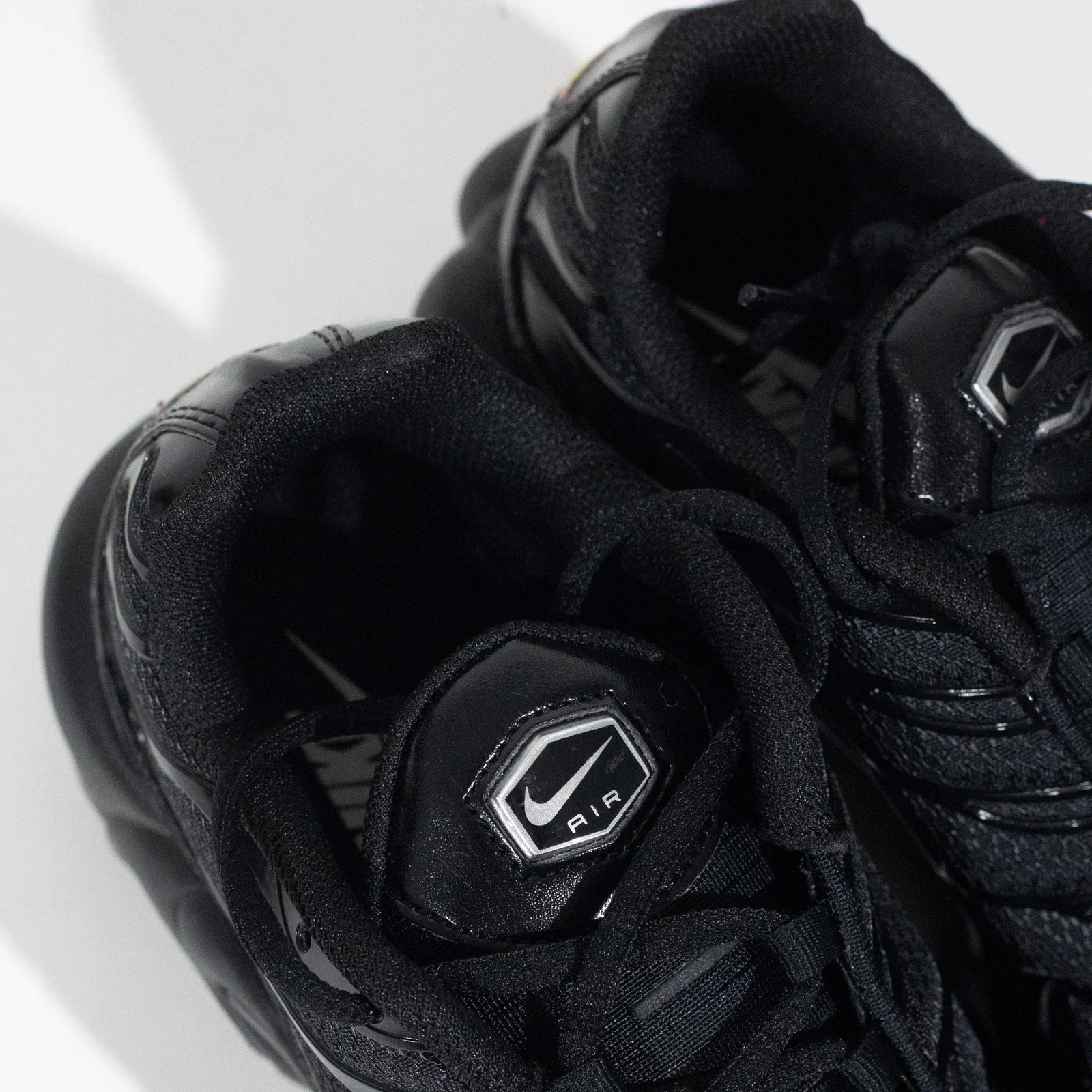 Nike Air Max Plus TN All Black — foto 5