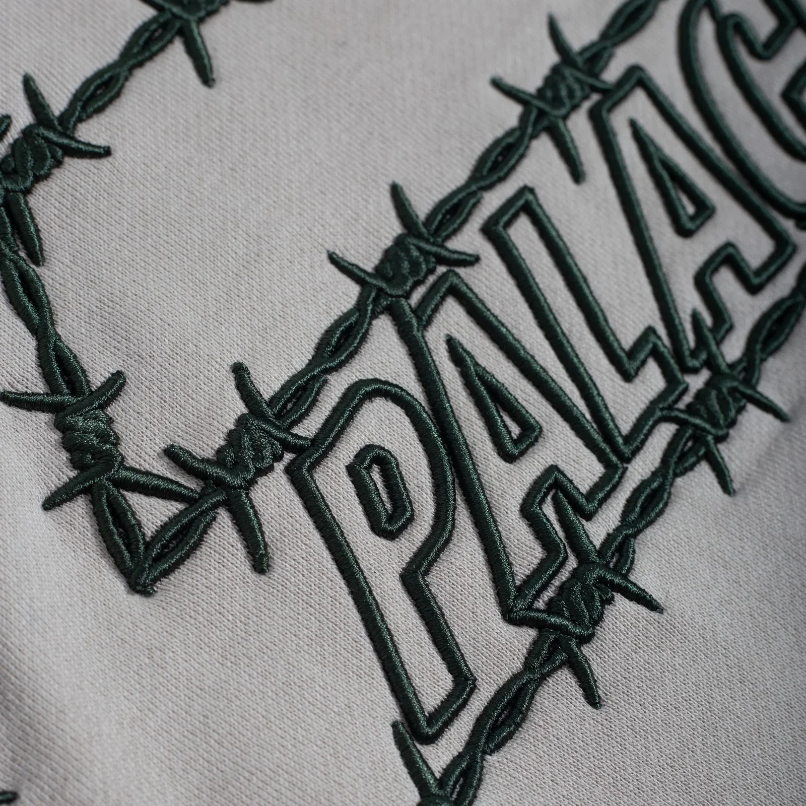 Moletom Palace Barbed Tri-Ferg Stone — foto 5