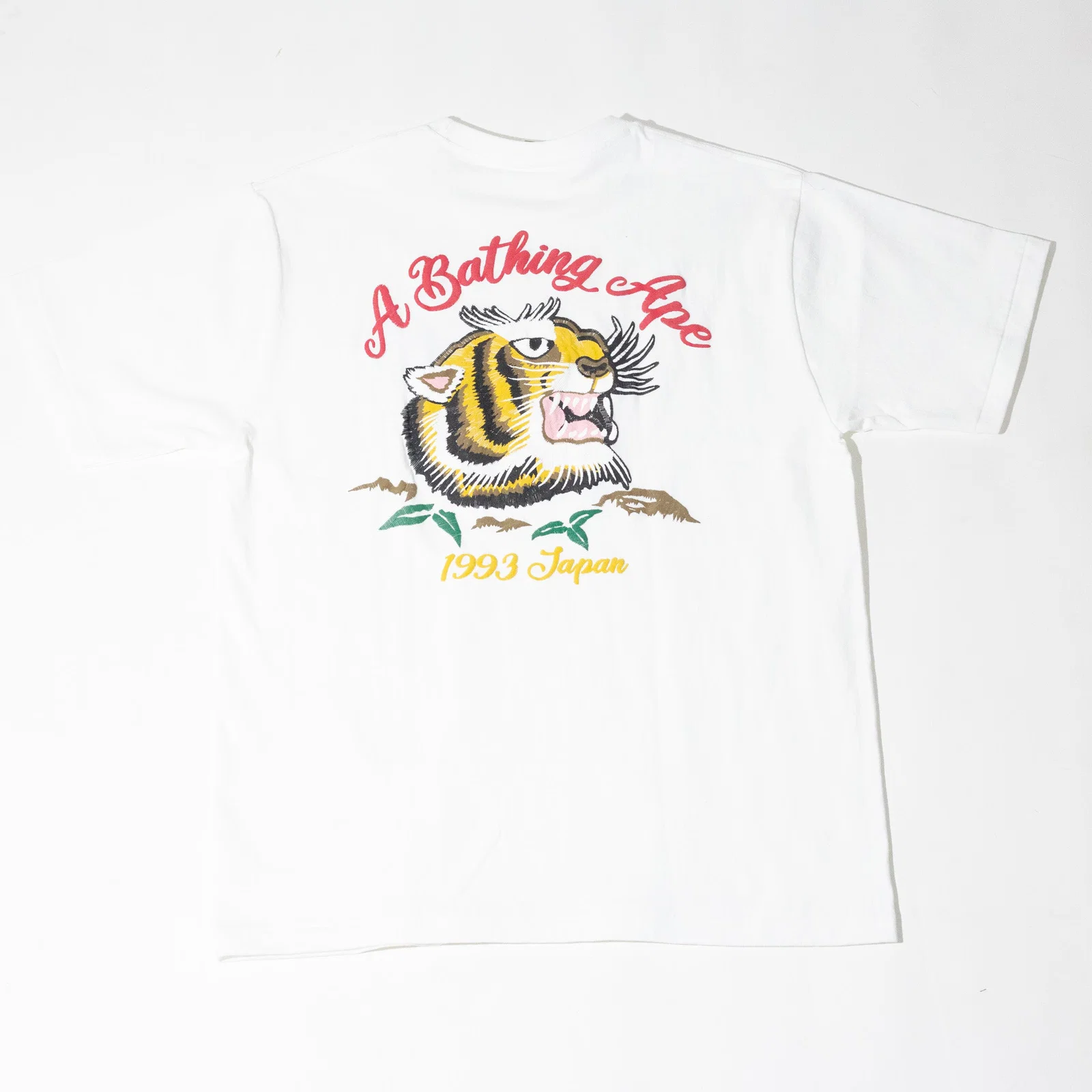 Camiseta BAPE Embroidery Style Souvenir Branca — foto 6
