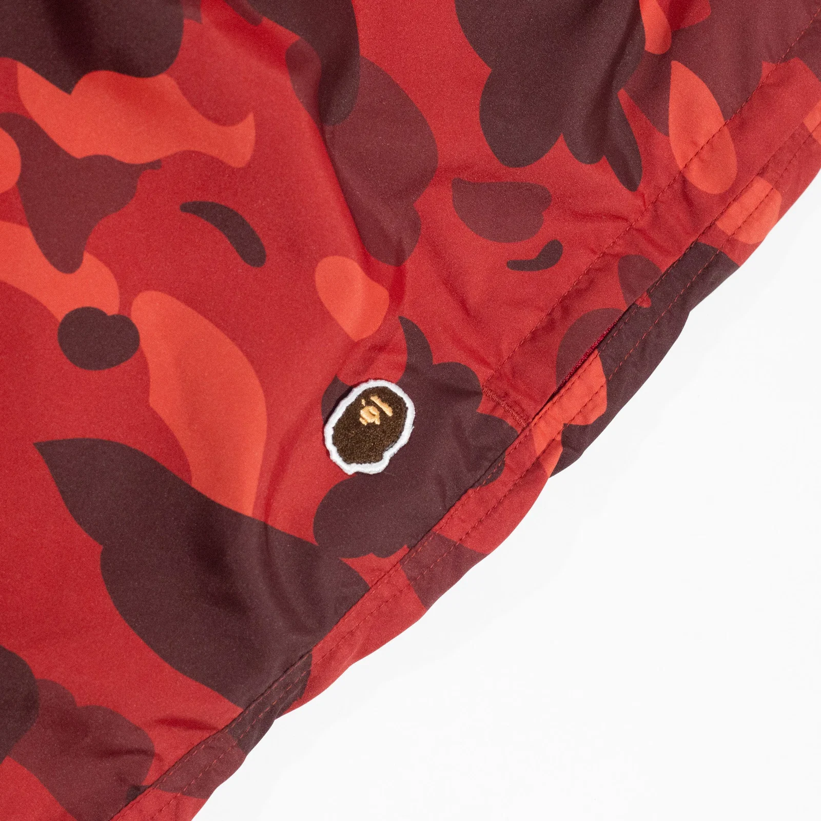 Bermuda BAPE Colour Camo One Point Beach Vermelha — foto 5