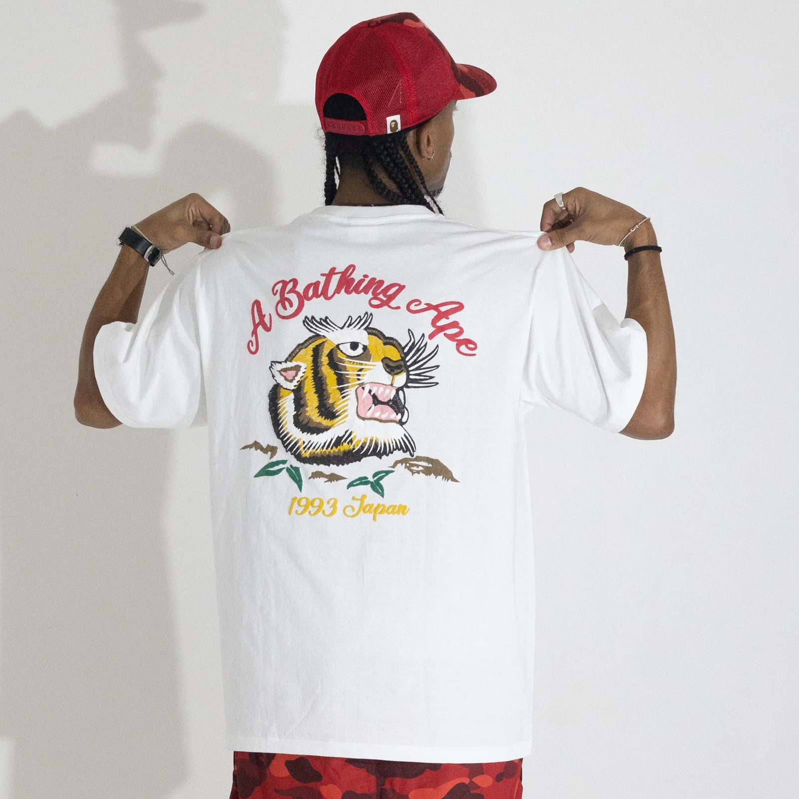 Camiseta BAPE Embroidery Style Souvenir Branca