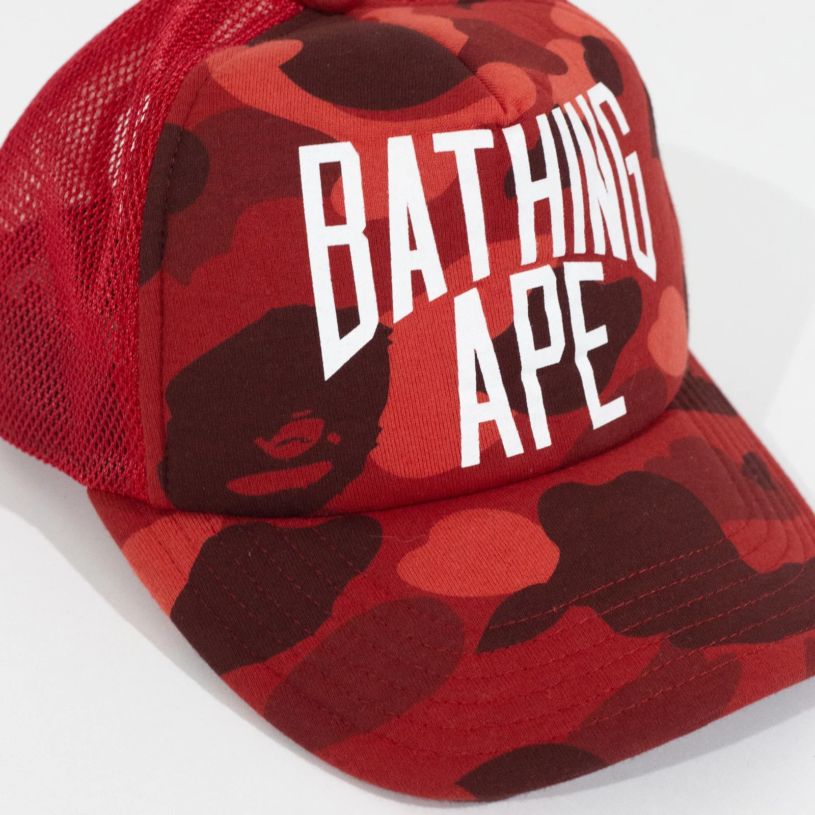 Bone BAPE Camo NYC Trucker Vermelho — foto 3