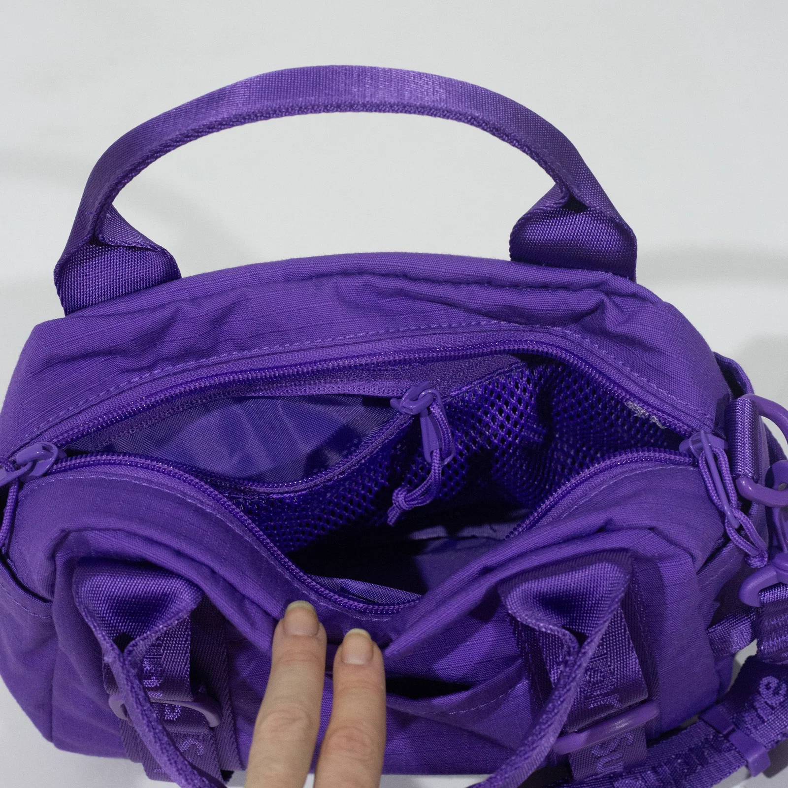 Mini Duffle Bag Supreme Cordura Roxa SS26 — foto 8