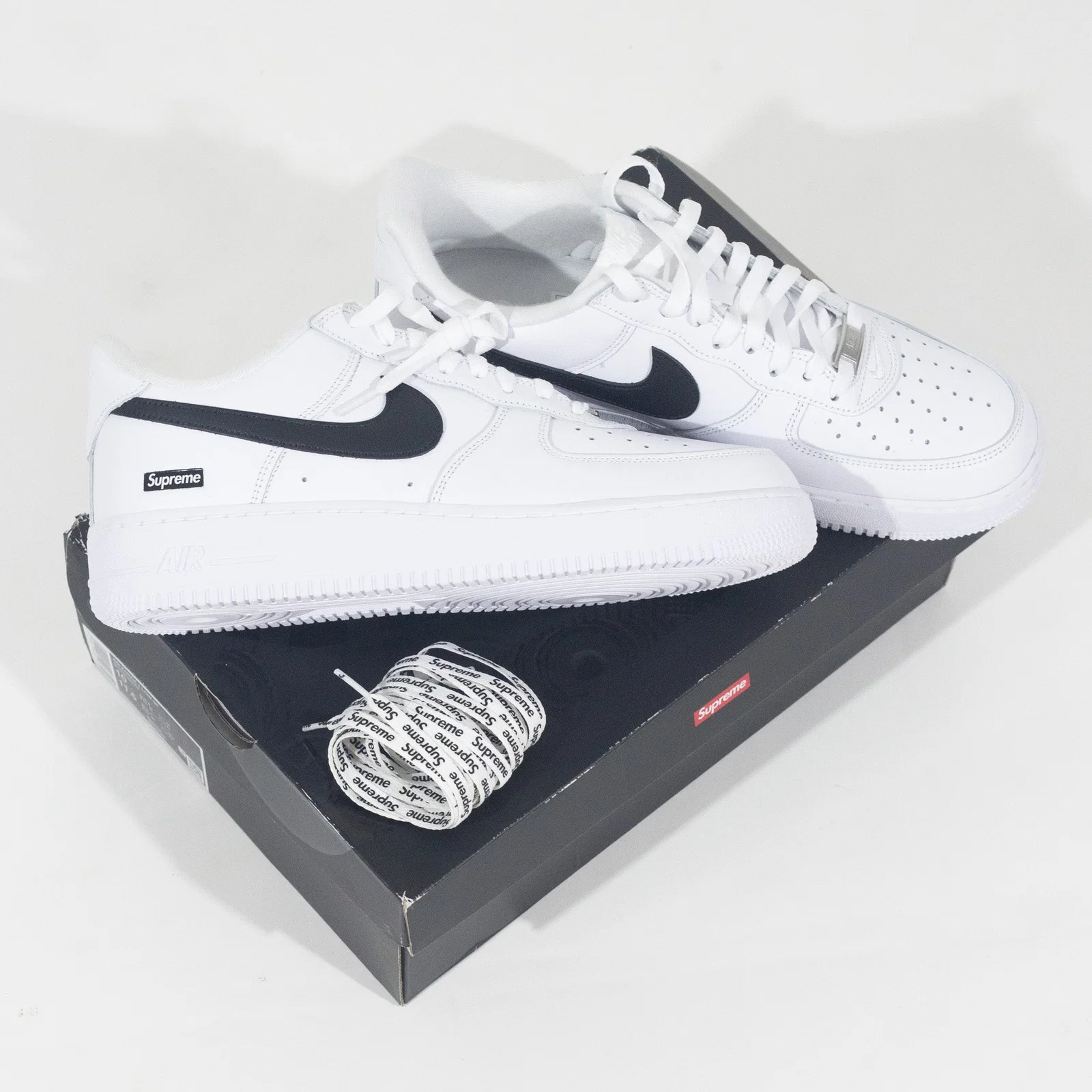 Nike Air Force x Supreme Branco