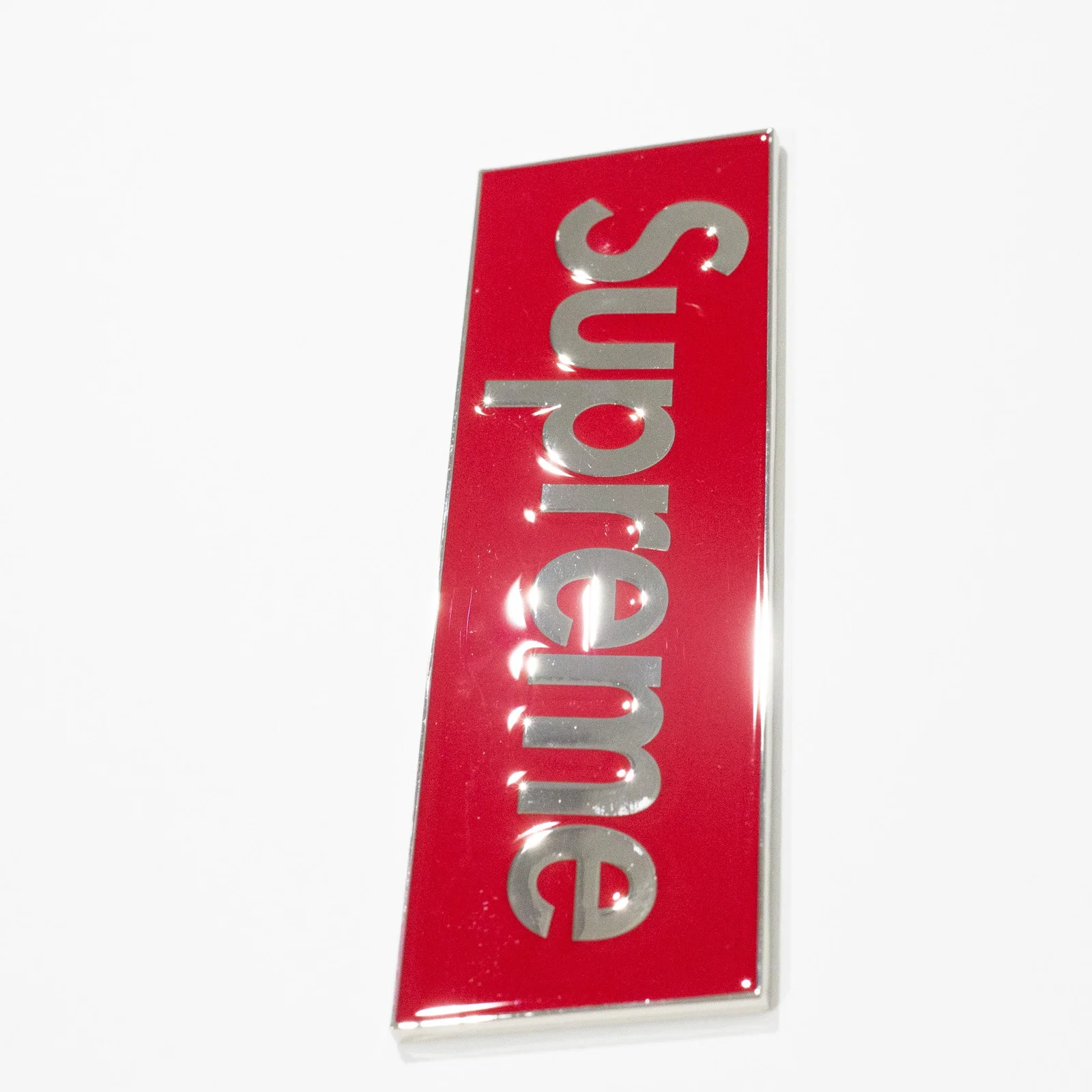 Emblema de metal cromado Supreme Box Logo Car Emblem  adesivo 3M — foto 4