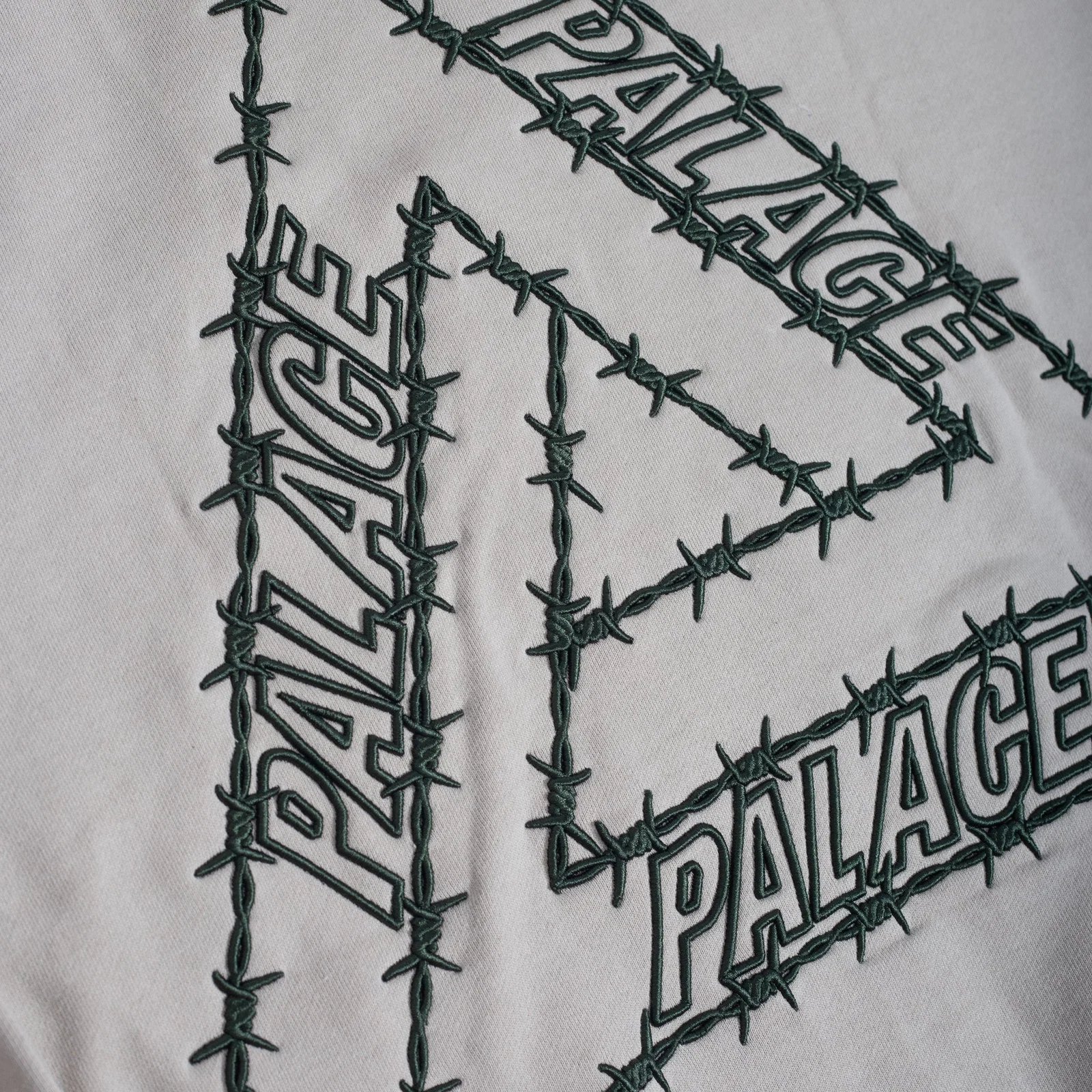 Moletom Palace Barbed Tri-Ferg Stone — foto 2