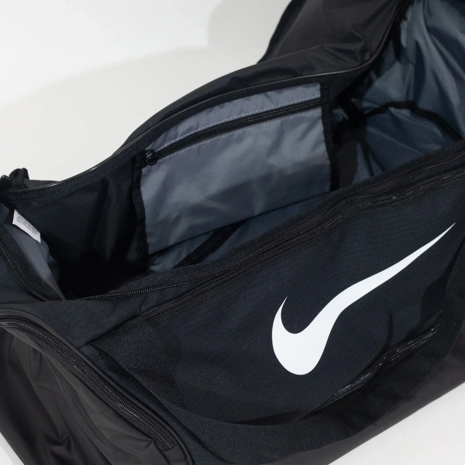 Bolsa Nike Brasilia Unissex 60 Litros em fundo neutro. — foto 2