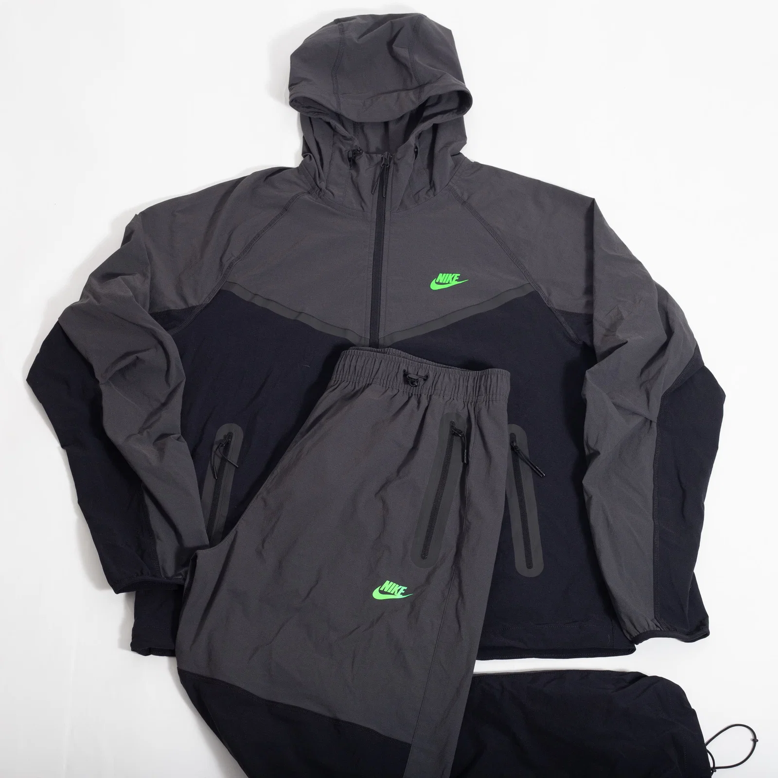 Jaqueta Nike Tech Woven Preta — foto 4