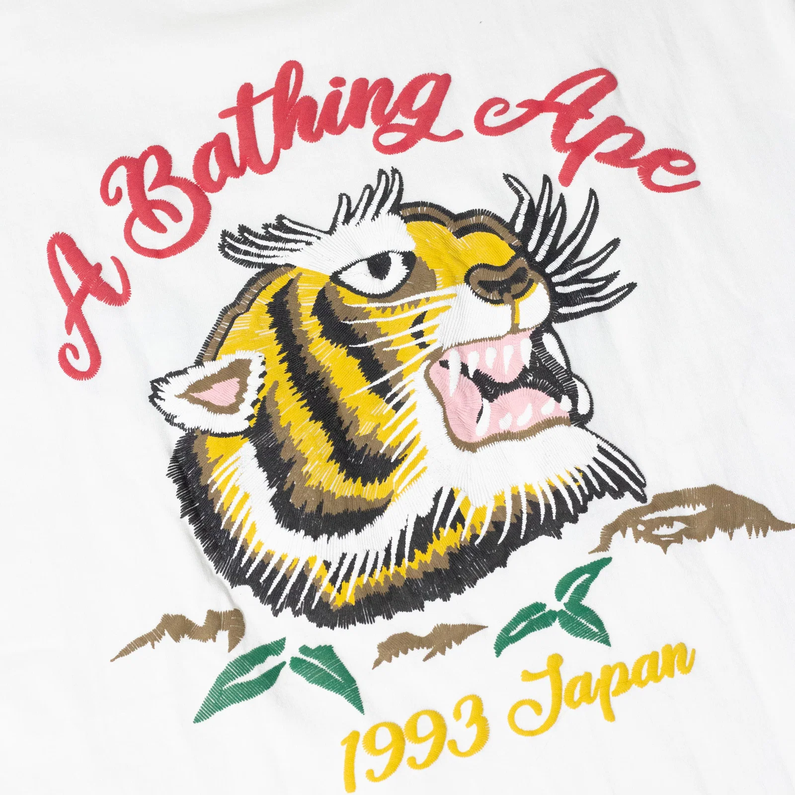 Camiseta BAPE Embroidery Style Souvenir Branca — foto 4