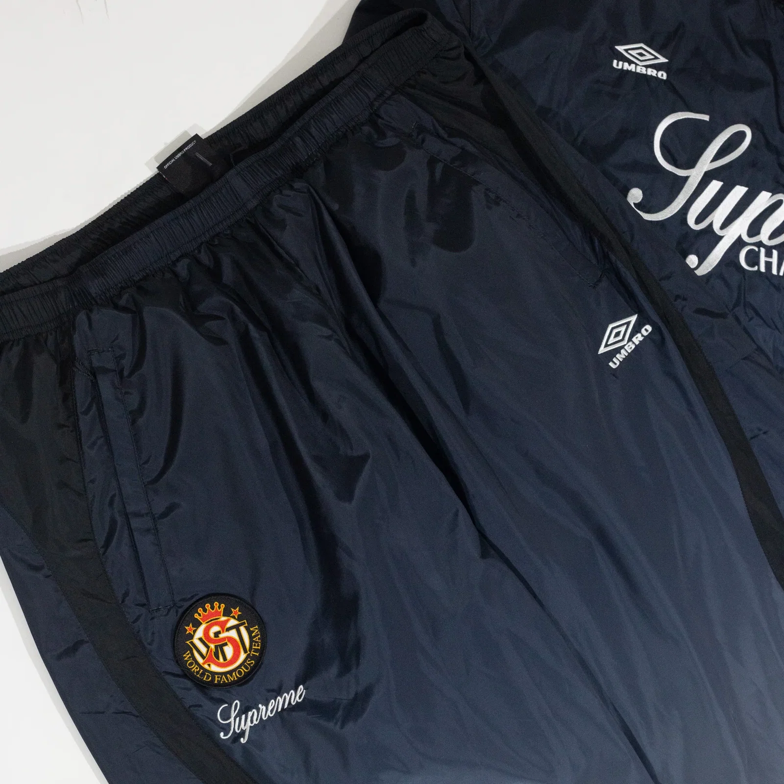 Conjunto Supreme x Umbro Track Gradient Preto — foto 2
