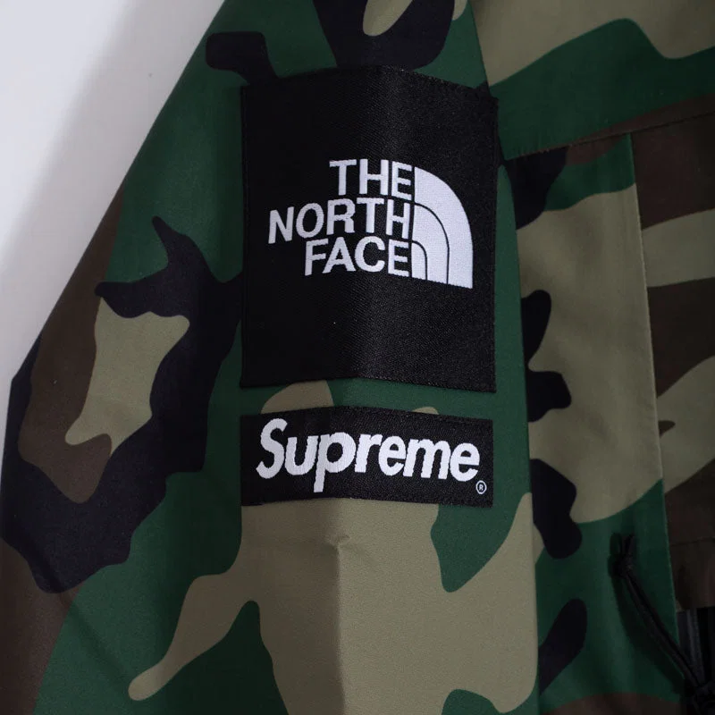 Jaqueta Corta Vento Supreme x The North Face Camo — foto 3