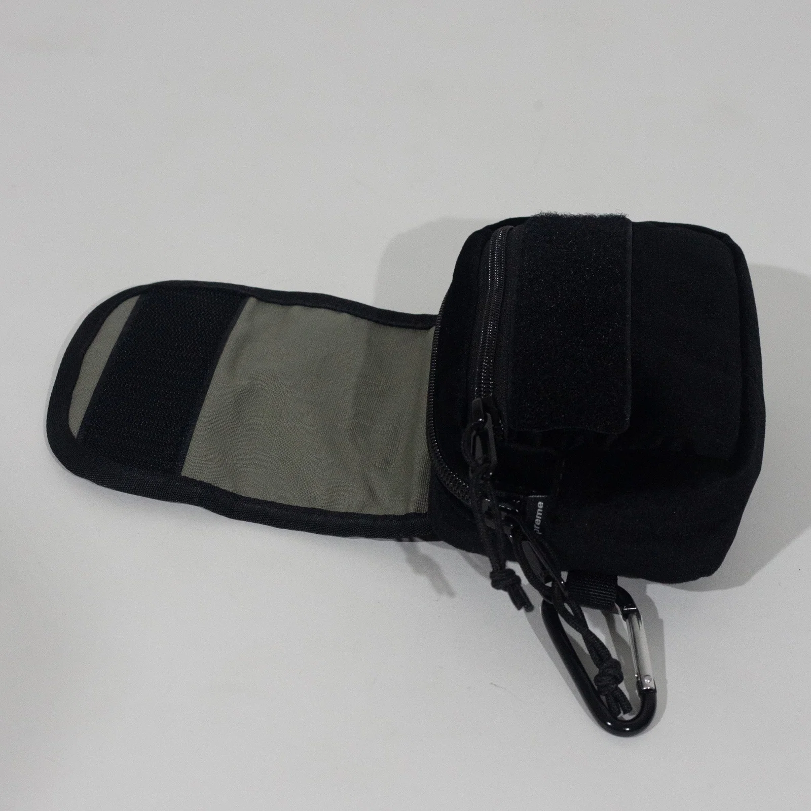 Bag Supreme Mini Pouch Velvet — foto 6