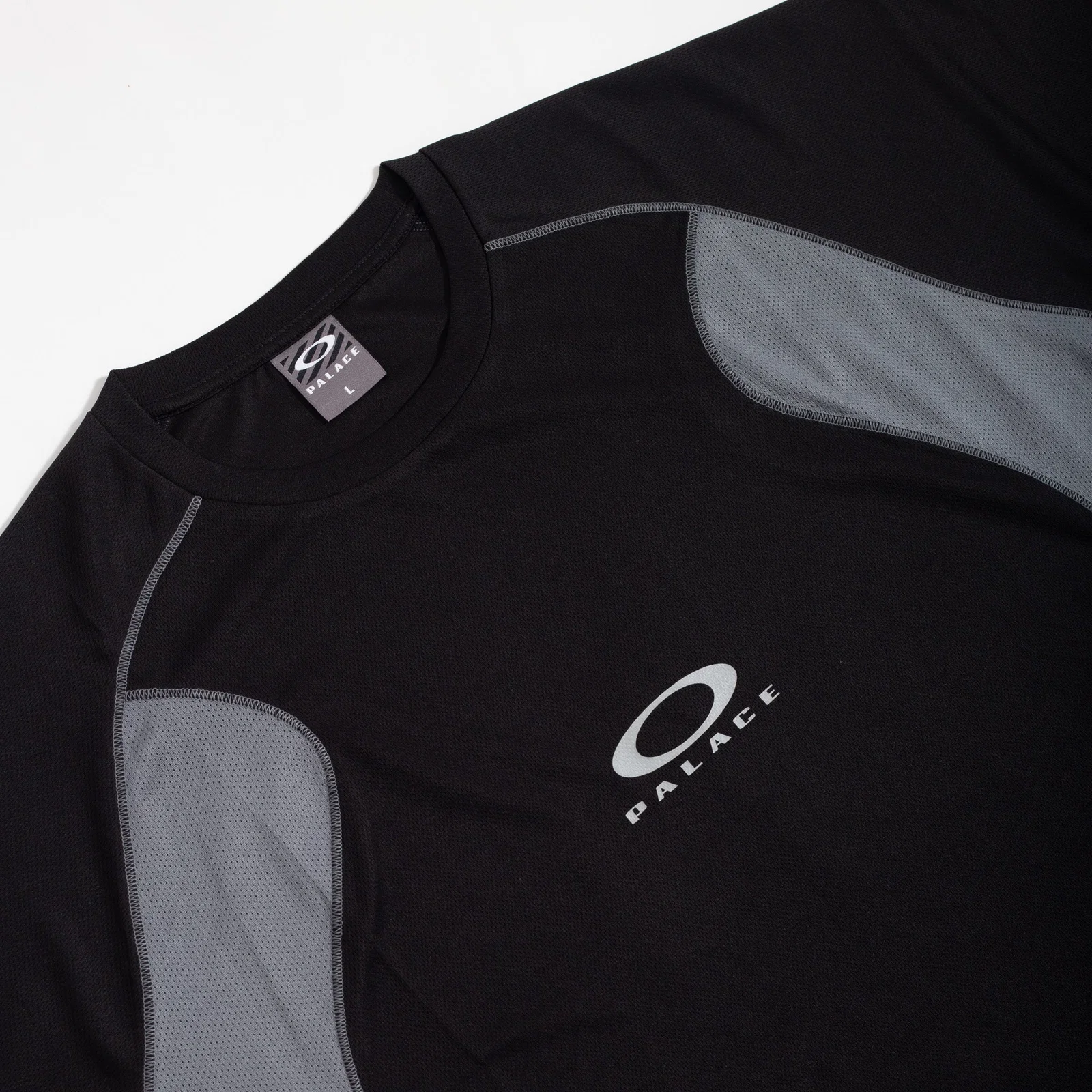 Jersey Palace x Oakley Preta — foto 4