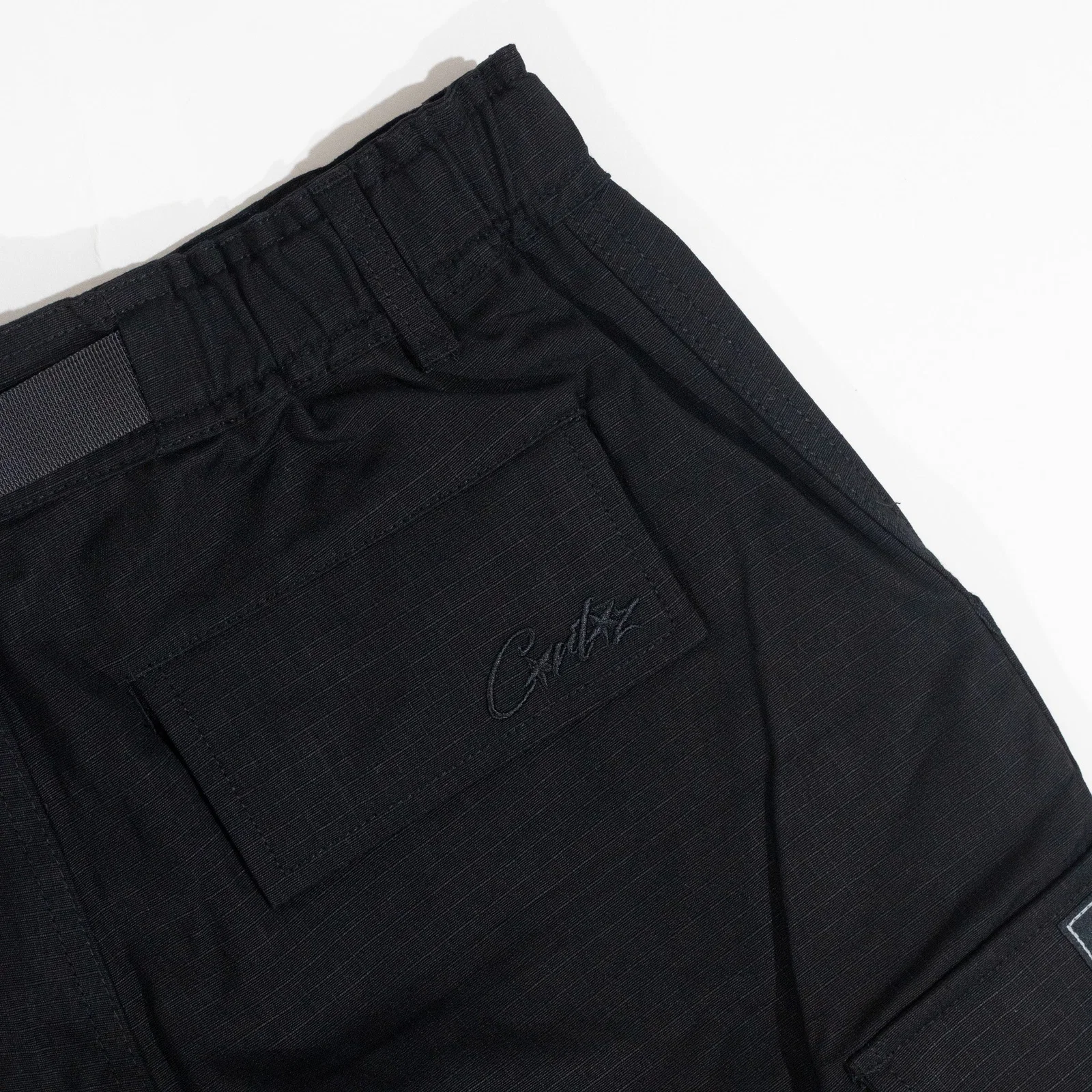 Bermuda Corteiz Cargo All Black — foto 3