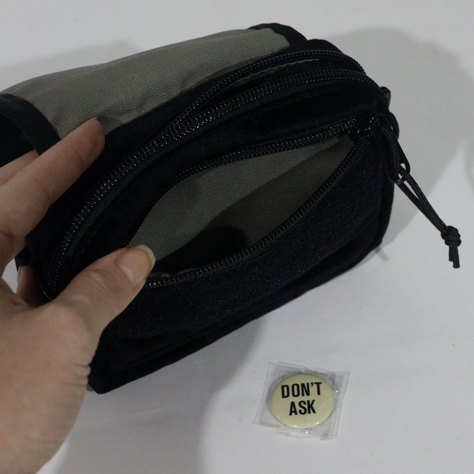 Bag Supreme Mini Pouch Velvet — foto 5