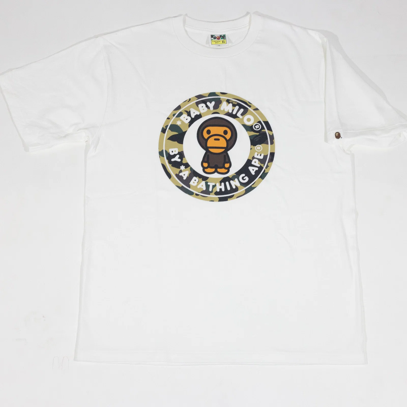 Camiseta BAPE Camoilo Busy Works Branca e Amarelo — foto 3