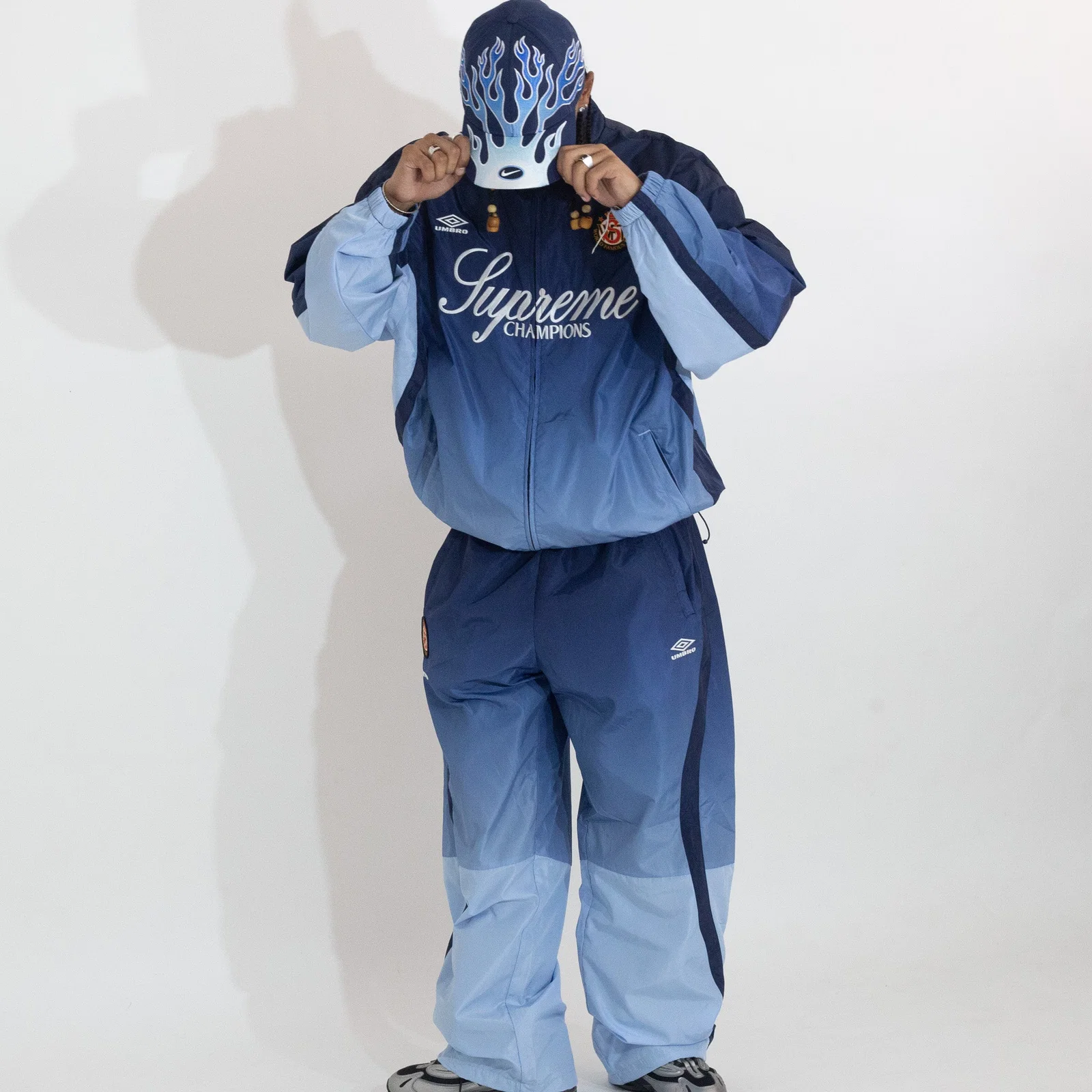 Conjunto Supreme x Umbro Track Gradient Azul — foto 3