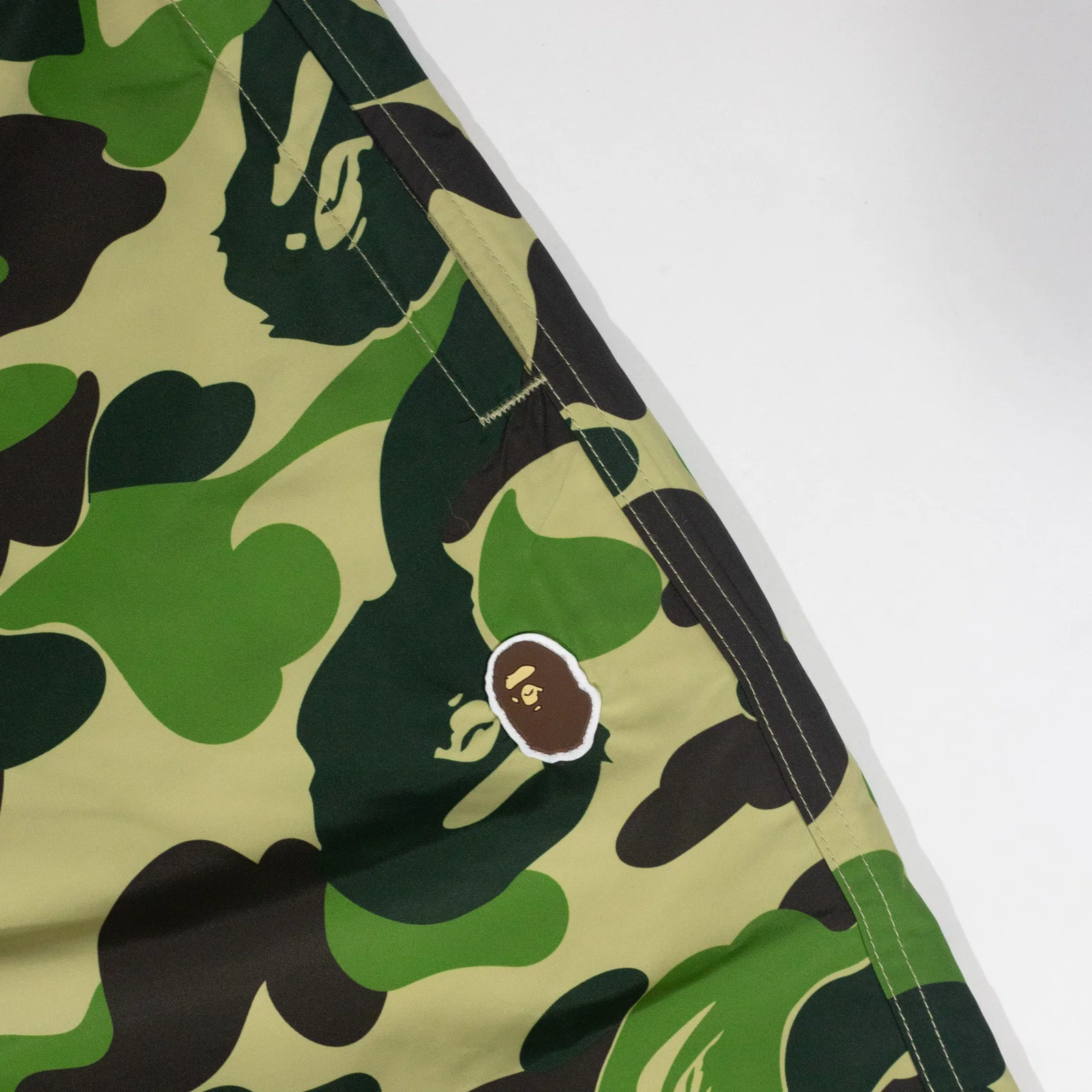 Bermuda BAPE Colour Camo One Point Beach Short Verde — foto 4