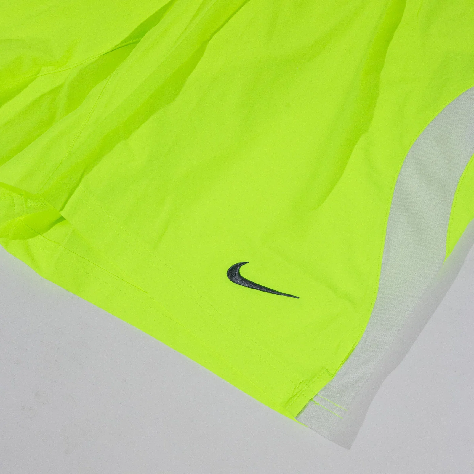 Bermuda Palace Skateboards x Nike - Total 90 ‘P90’ volt — foto 2