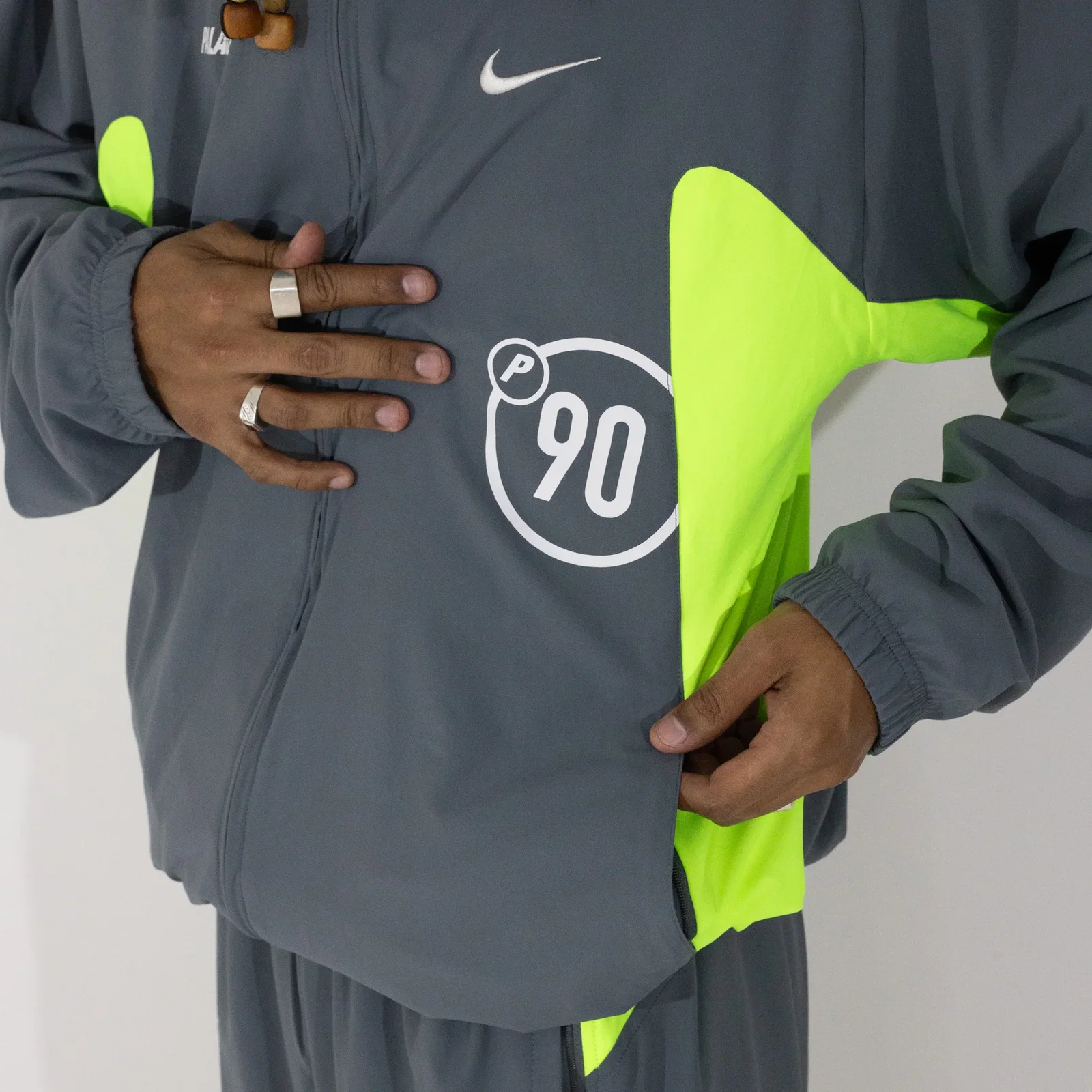 Conjunto Palace Skateboards x Nike - Total 90 ‘P90’ cinza — foto 4
