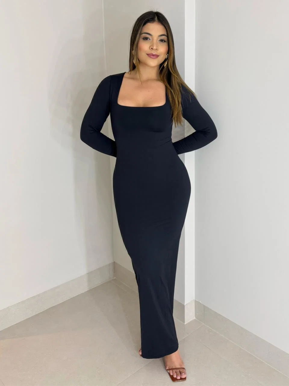 Vestido Lara em malha de poliamida dupla, caimento firme. — foto 7