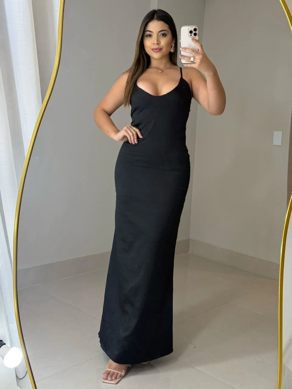 Vestido Mila em Crepe Amanda, levemente acetinado. — foto 3