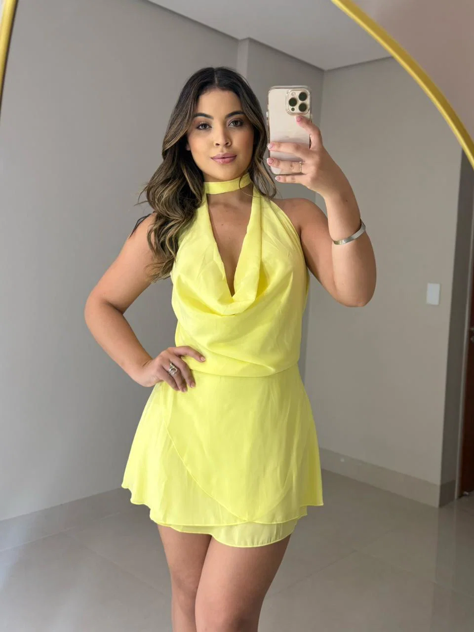 Vestido Ester em mosseline, leve e fluido, tamanho único.