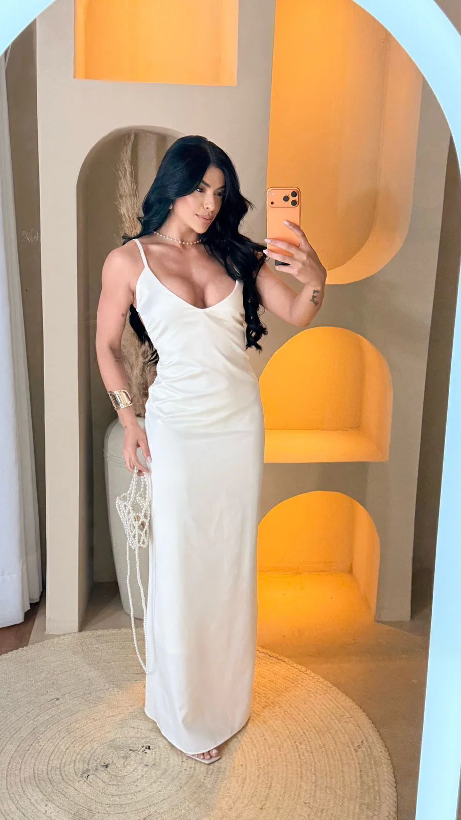 Vestido Mila em Crepe Amanda, levemente acetinado. — foto 2