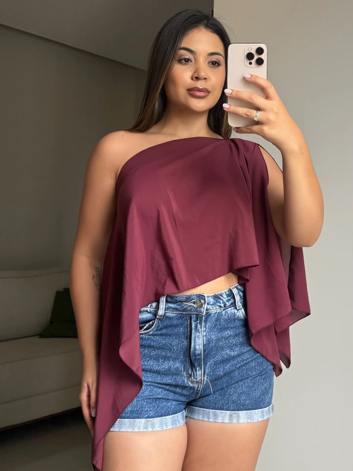Blusa Nay em mosseline, modelo cropped multiformas. — foto 4