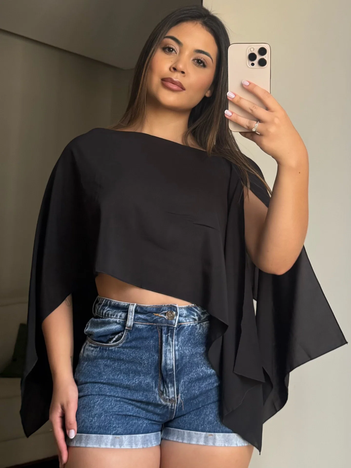 Blusa Nay em mosseline, modelo cropped multiformas. — foto 5