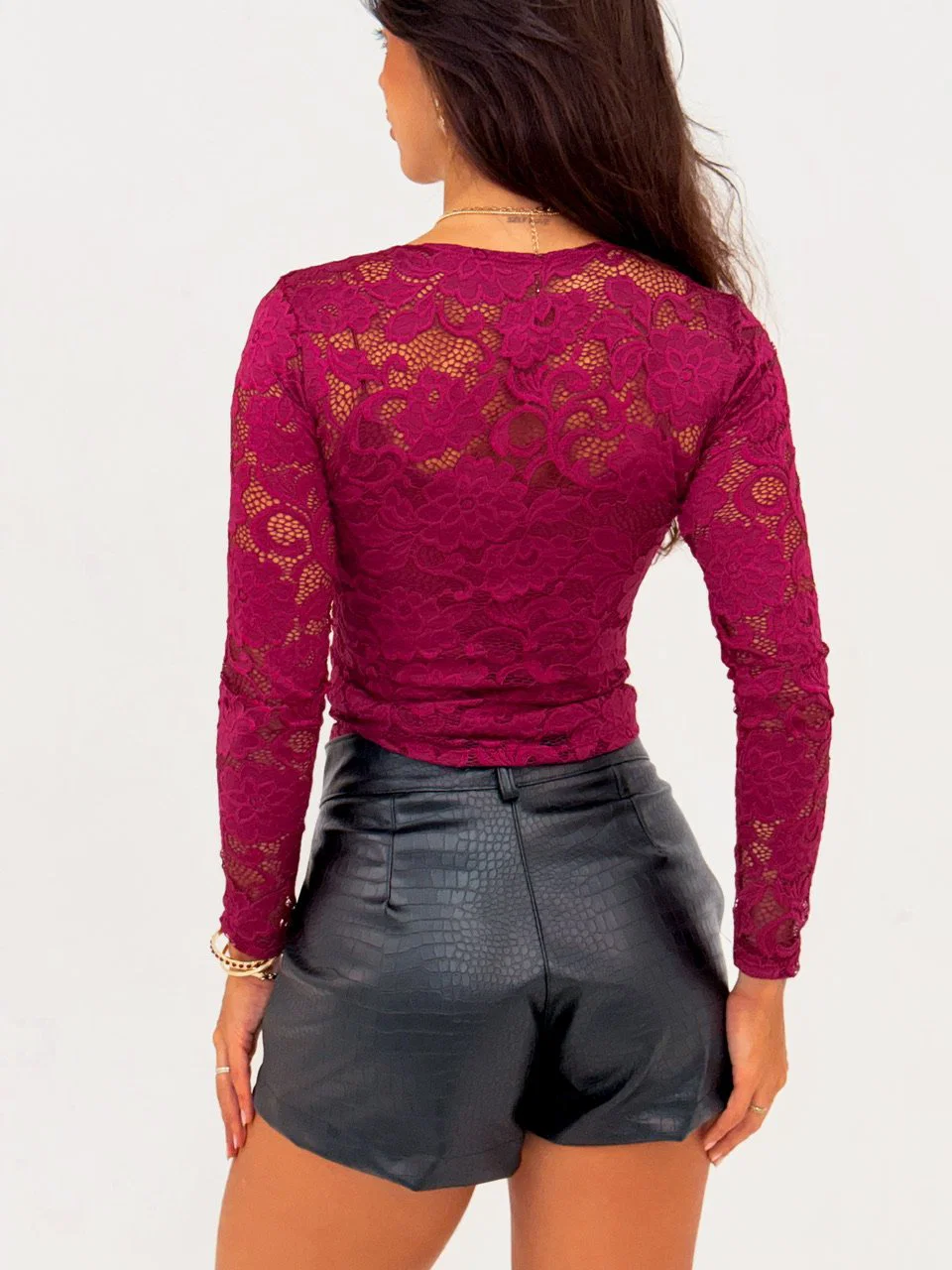 Blusa de renda manga longa delicada e sofisticada — foto 4