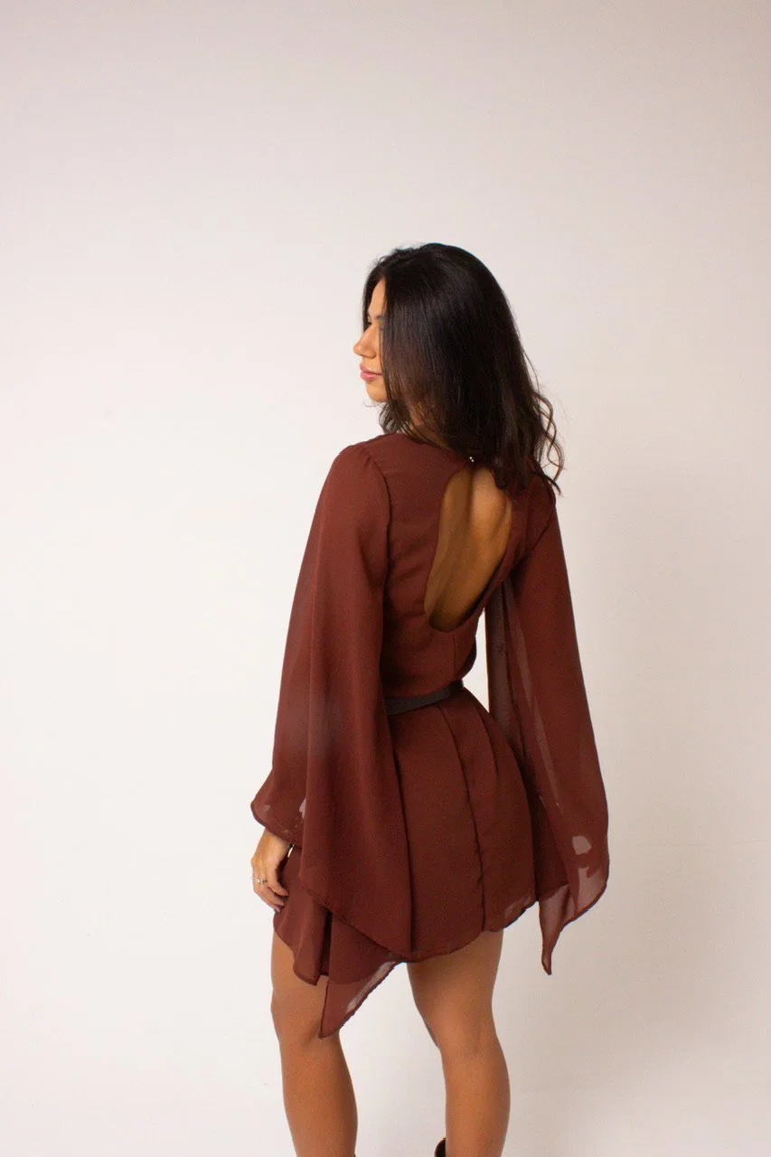 Vestido Lily leve e fluido com assimetria e transparência. — foto 8