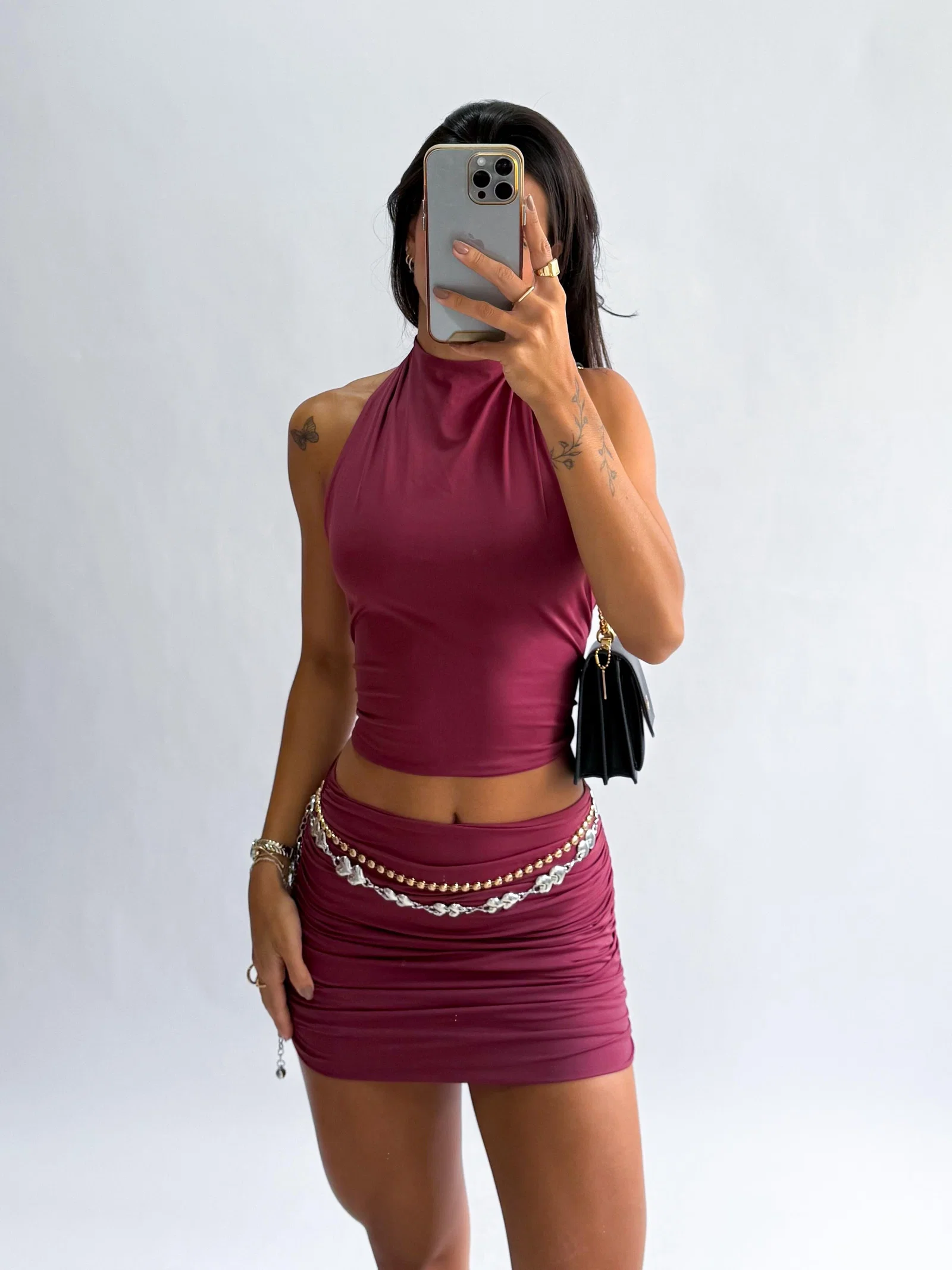 Blusa Frente Única Gola Alta em poliamida com gola alta. — foto 6