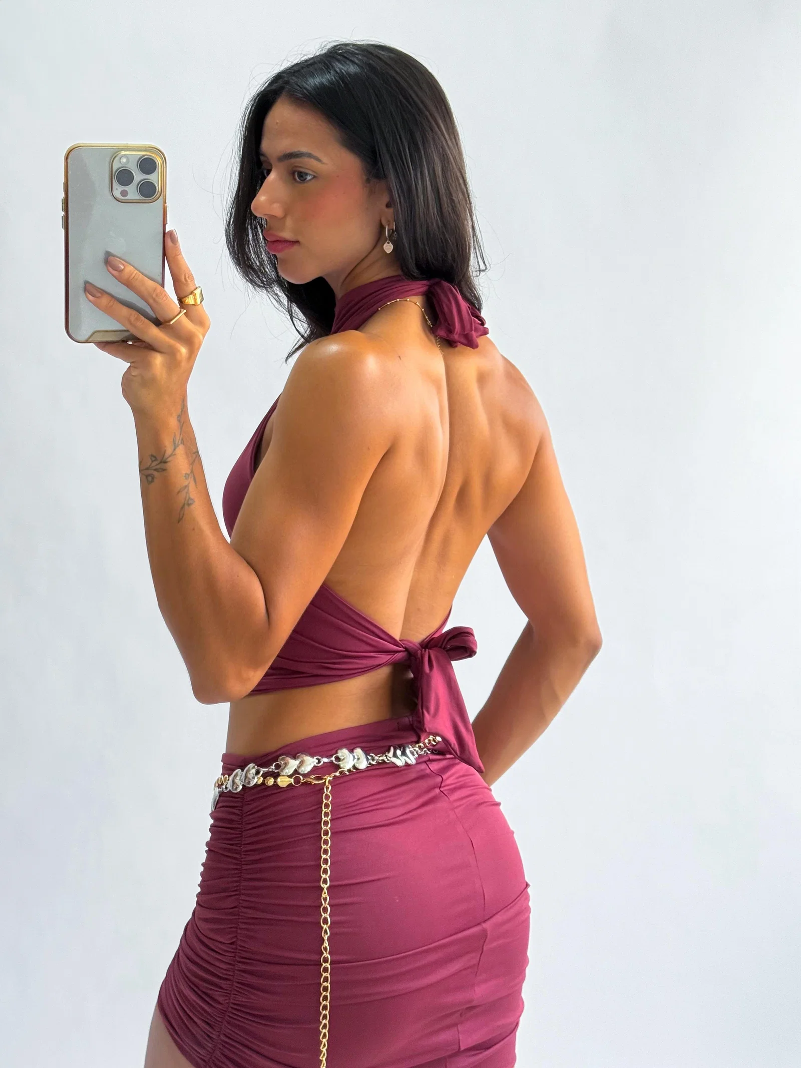 Blusa Frente Única Gola Alta em poliamida com gola alta. — foto 7