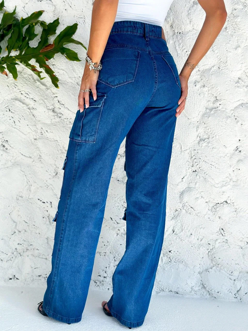 Calça Cargo Azul 46 com 6 bolsos e modelagem ampla. — foto 3