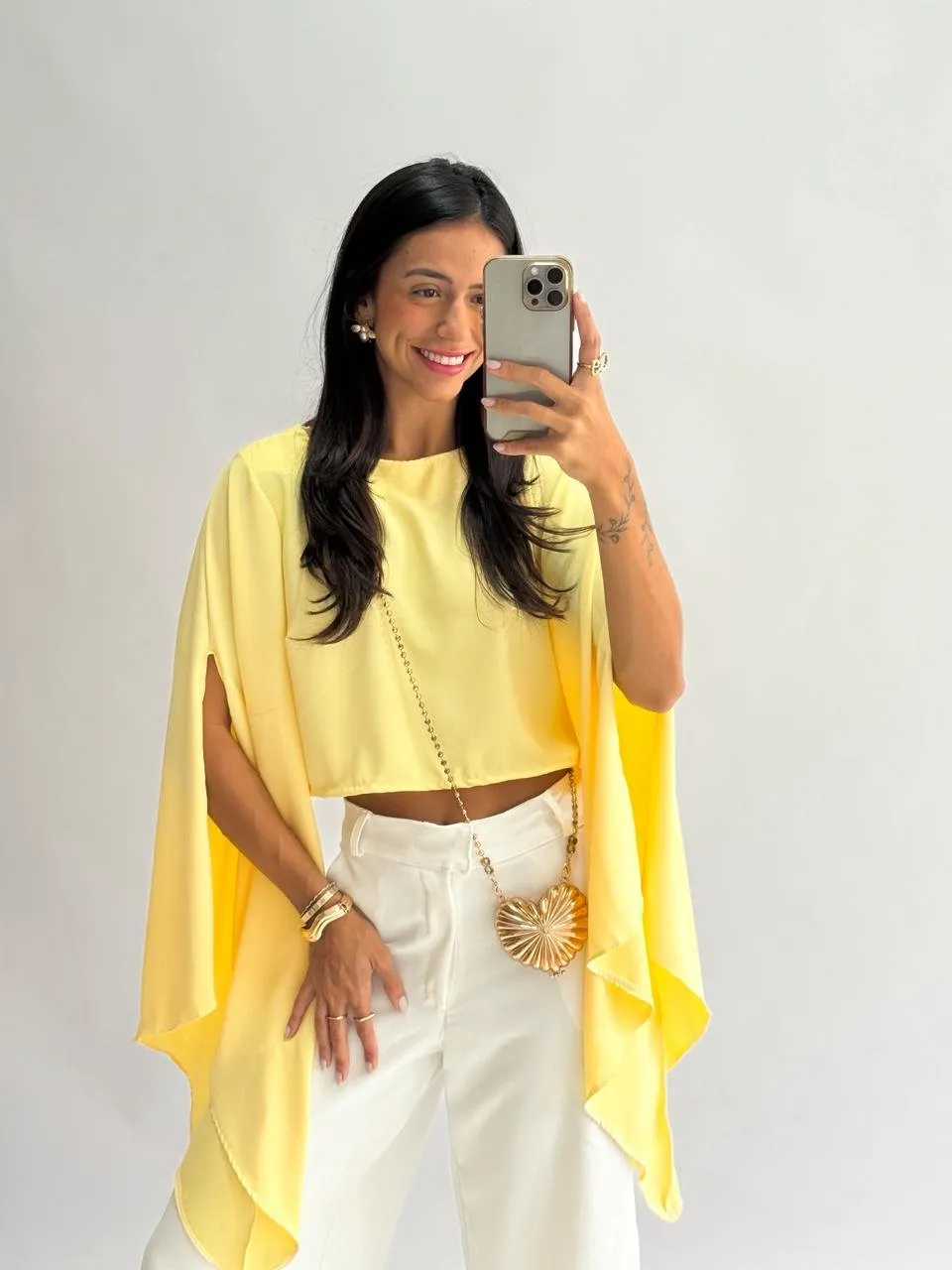 Bata morcego cropped em tecido crepe spandex nas cores preto e branco. — foto 6