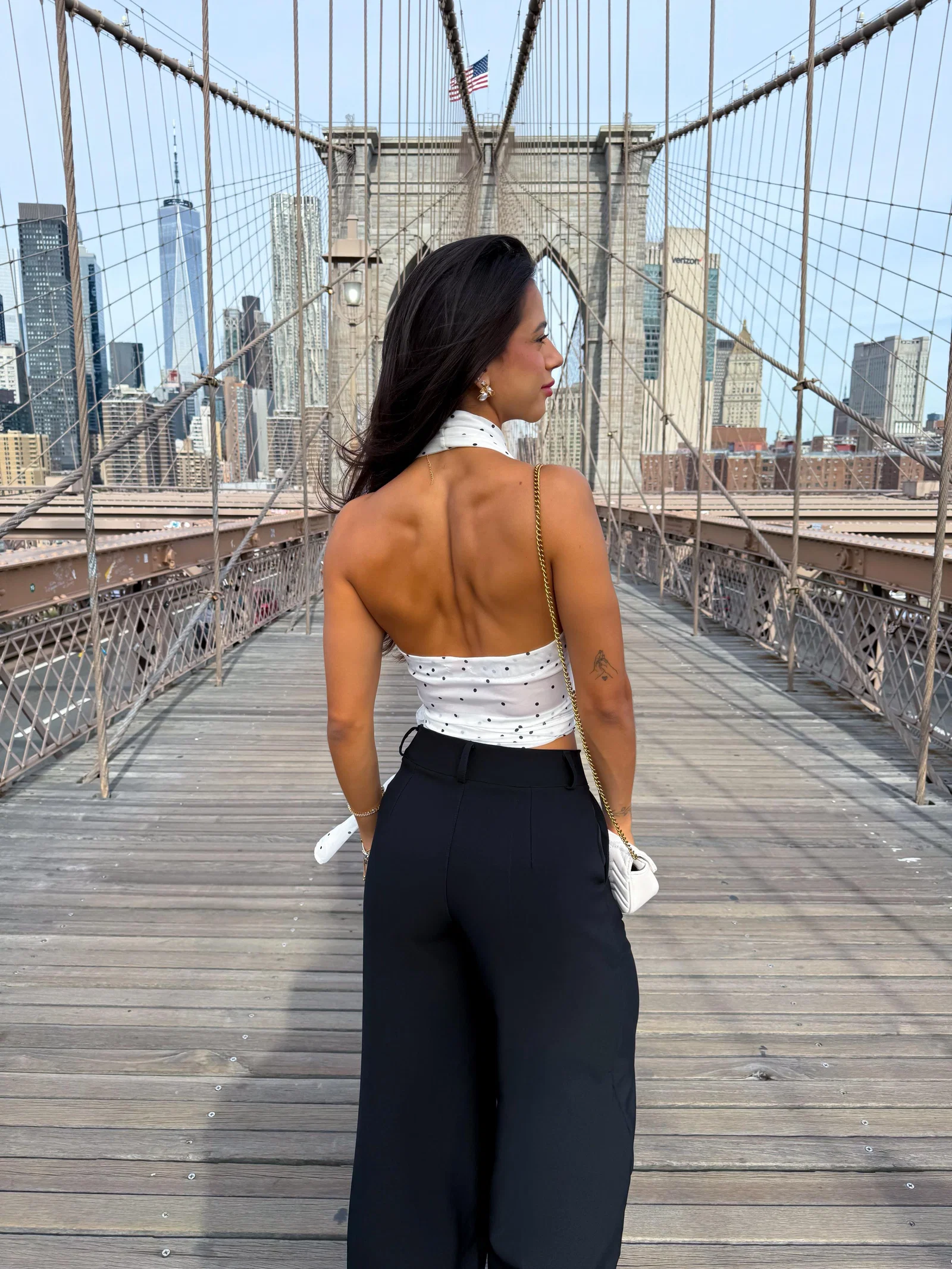 Calça alfaiataria pantalona com modelagem cintura alta. — foto 4