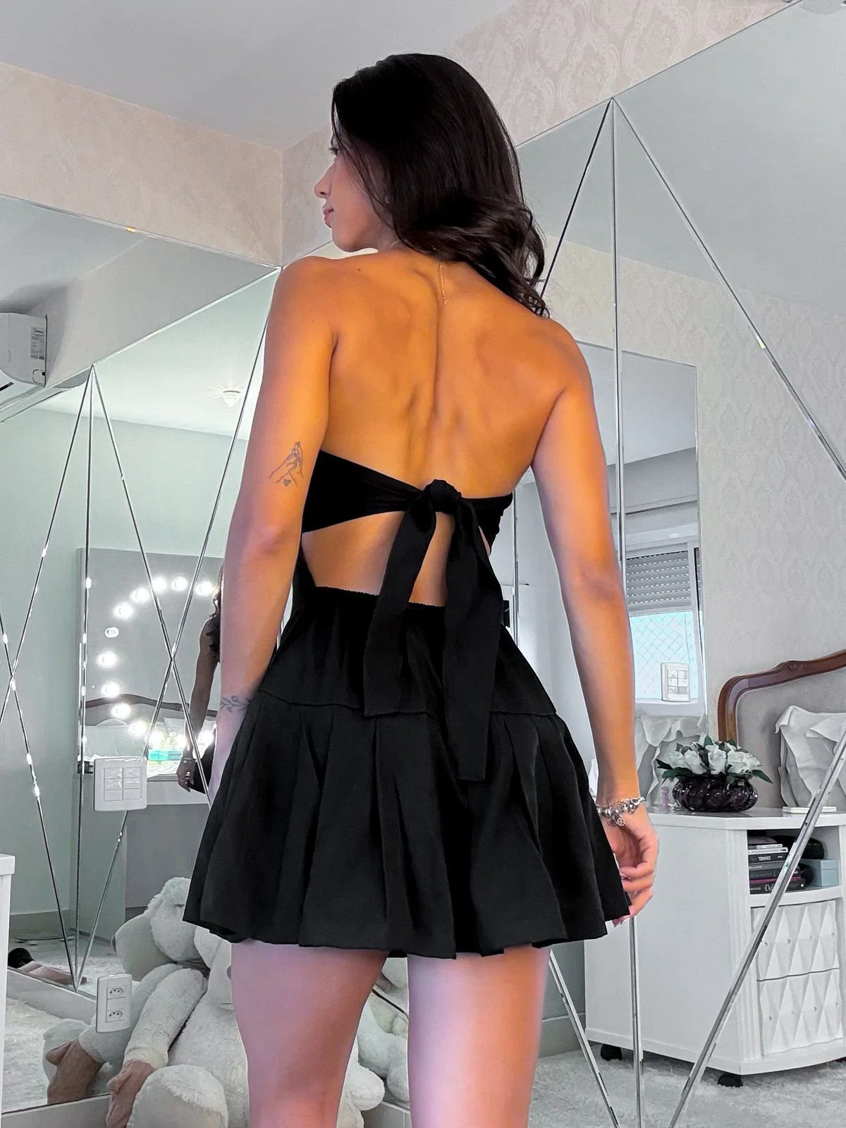 Vestido Nina Tomara que Caia com modelagem corpete e saia plissada. — foto 10