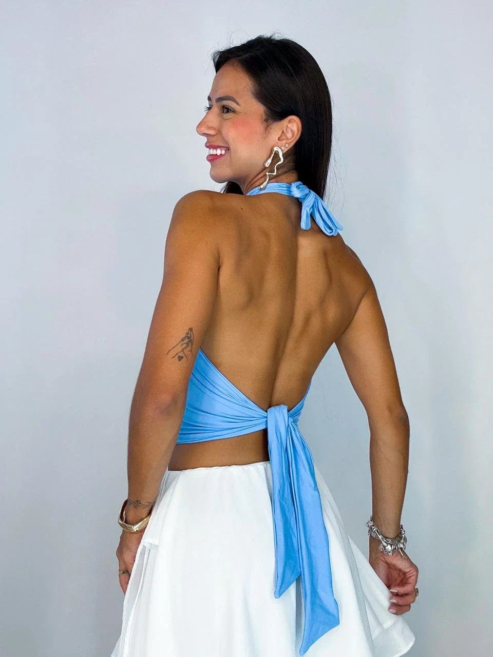 Blusa Frente Única Gola Alta em poliamida com gola alta. — foto 9