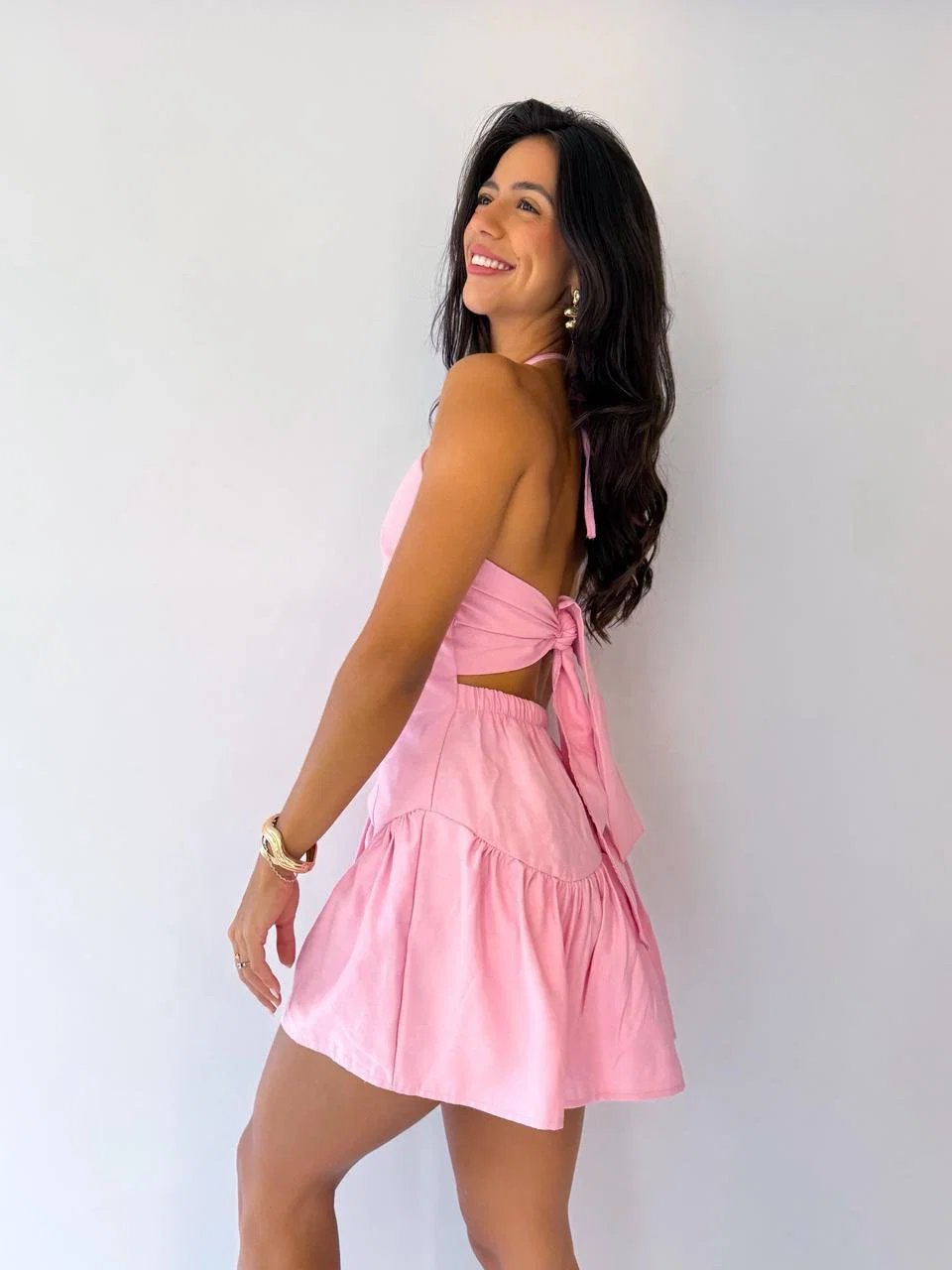 Vestido Serena em alfaitaria com decote e babado — foto 13
