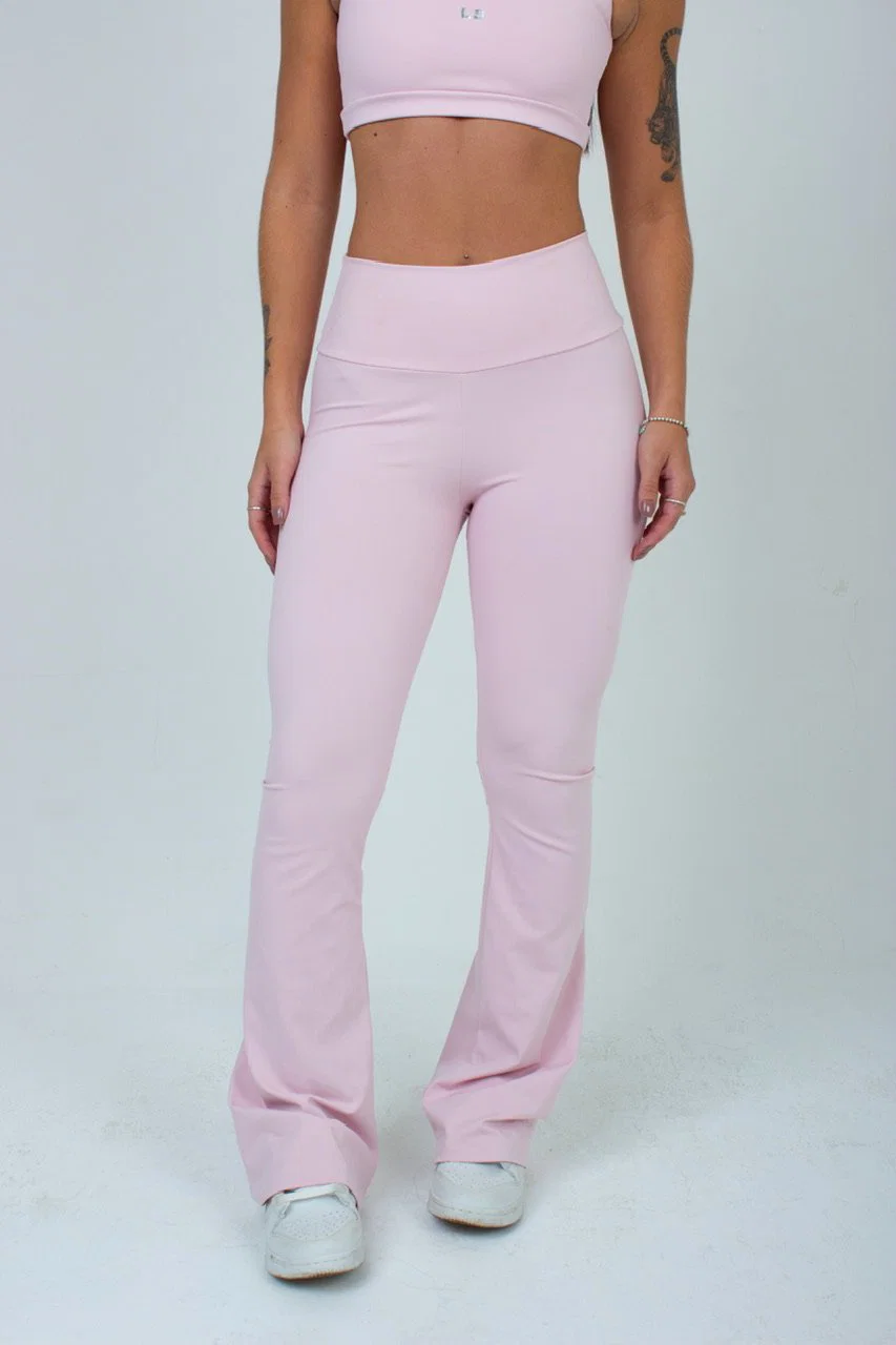 Calça Flare modelo ajustado com cintura alta e corte amplo. — foto 11