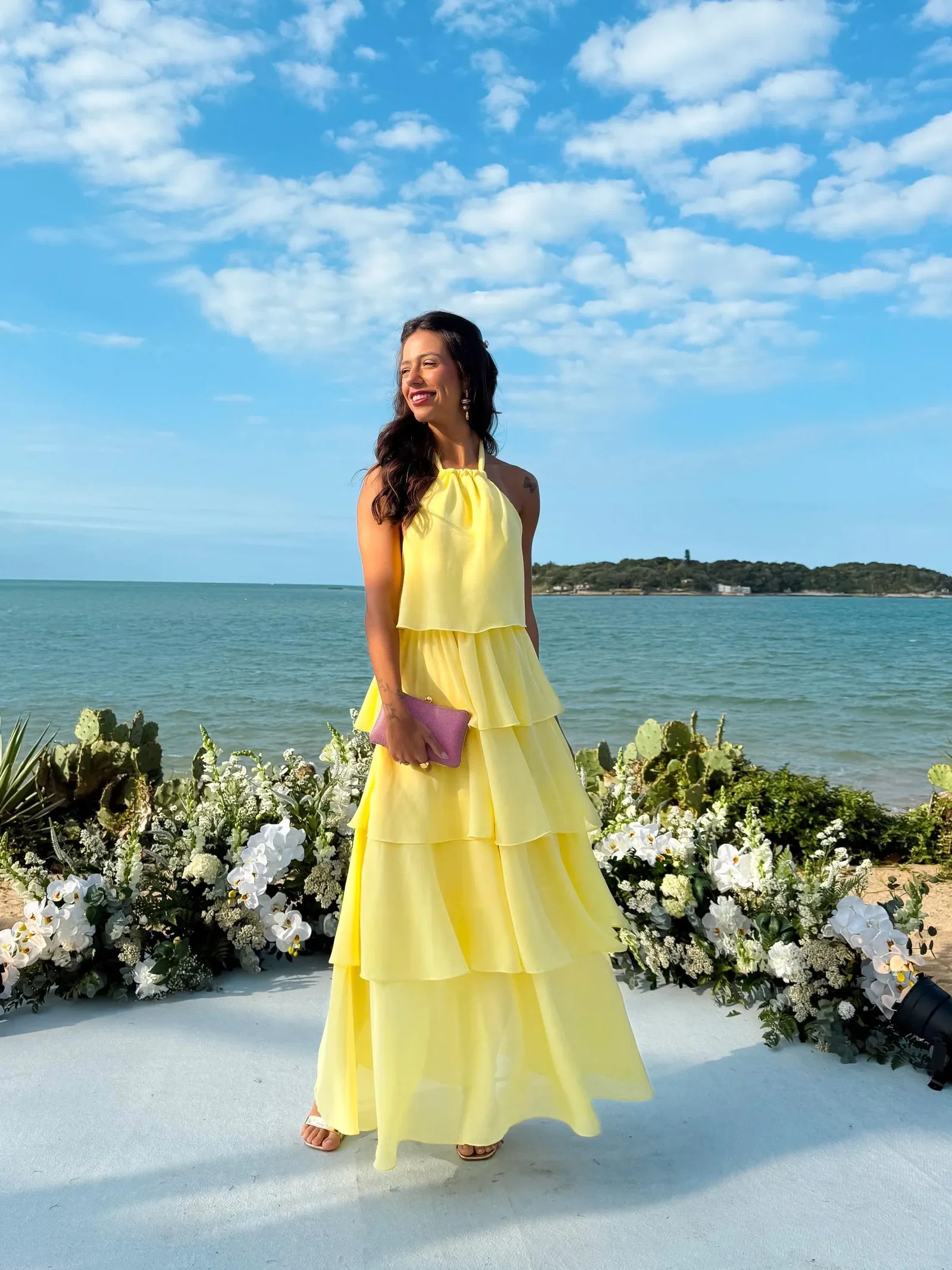 Vestido longo em camadas com decote halter e costas abertas. — foto 5
