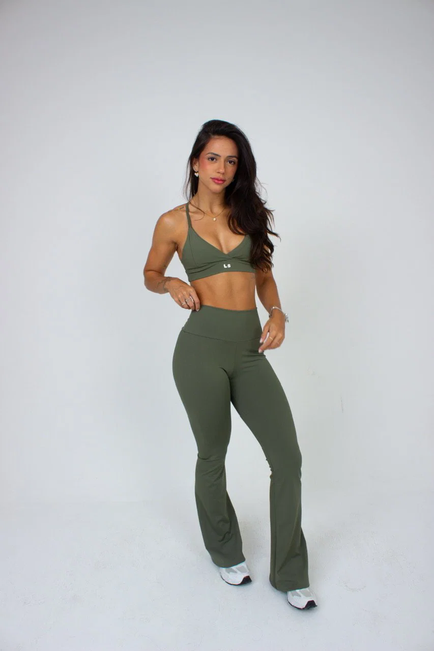 Calça Flare · Verde Militar
