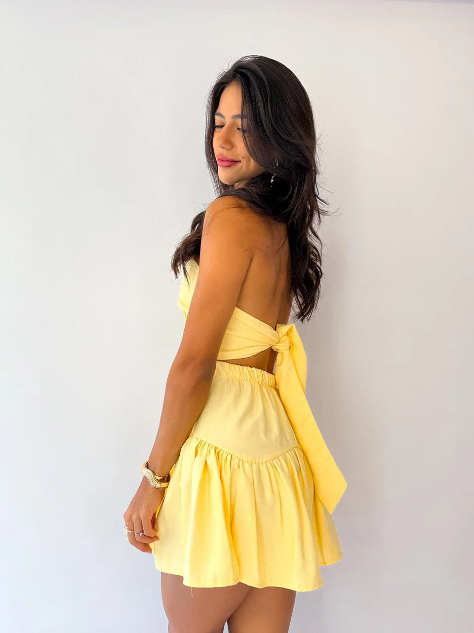 Vestido Serena em alfaitaria com decote e babado — foto 10